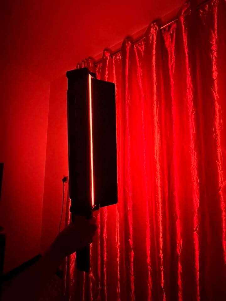 للبيع عصا إضاءة تصوير احترافية (عدد 2) - LED RGB
 مع تأثيرات ذكية.بوابات جانبية سوداء
 للتحكم باتجاه الضوء.
لوحة تحكم مدمجة بالمقبض لتغيير الألوان والسطوع.بطارية داخلية قابلة لإعادة الشحن 📞 ***********
