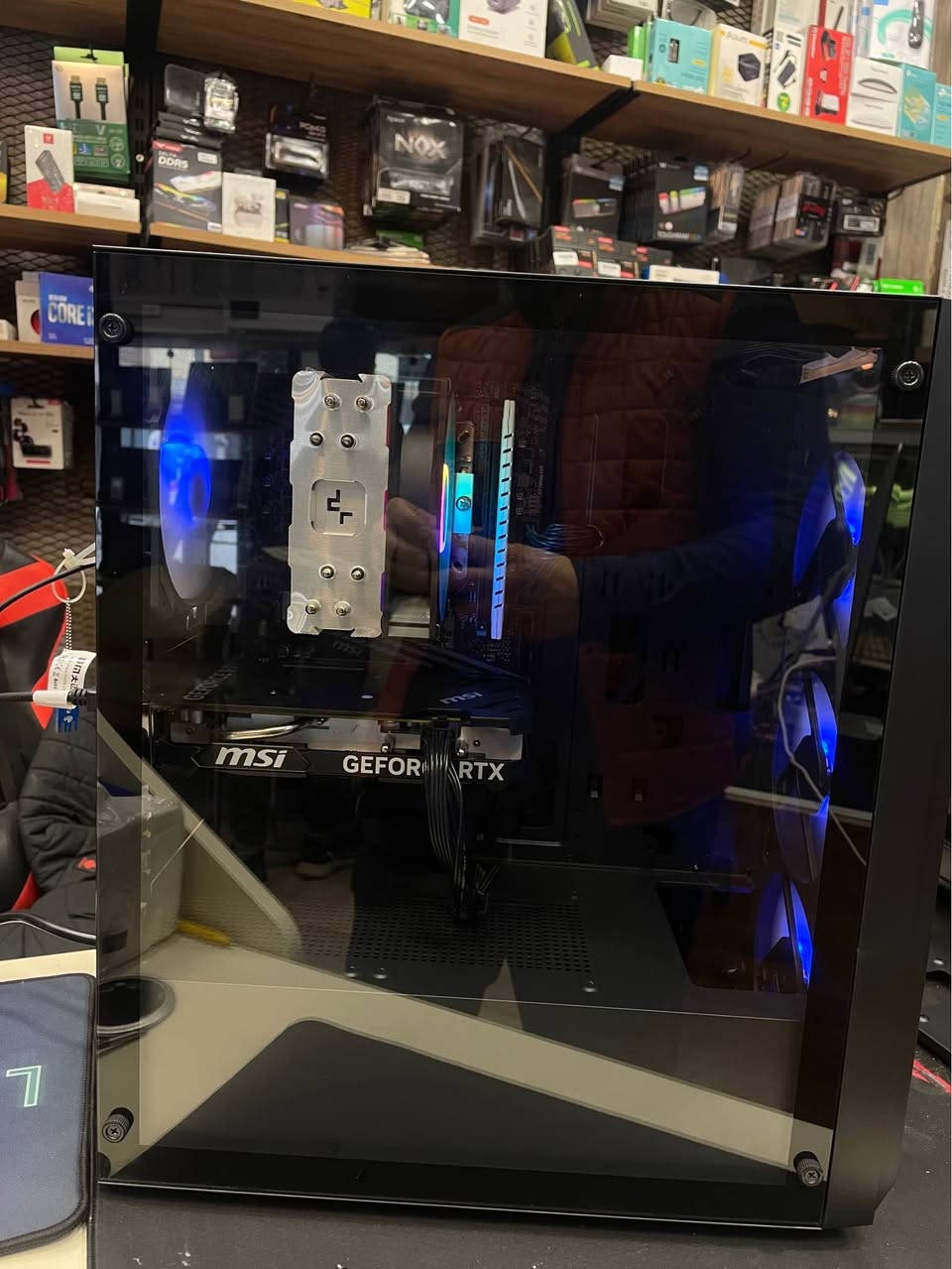 CPU : R5-5600X 
RAM :16GB 3600 LEXER 
HARD: 512GB SSD NVME 
COOLER -AIR COOLER 
MOTHERBOARD:MSI PRO B550 
GPU :RTX 4060 MSI VINTUS 
CASE : 4 FAN RGB 

680$ أربيل, العراق


**إذا كنت صاحب هذا الإعلان وتريد حذفه لأي سبب، رجاءا أرسل رسالة إلى الدعم الفني**