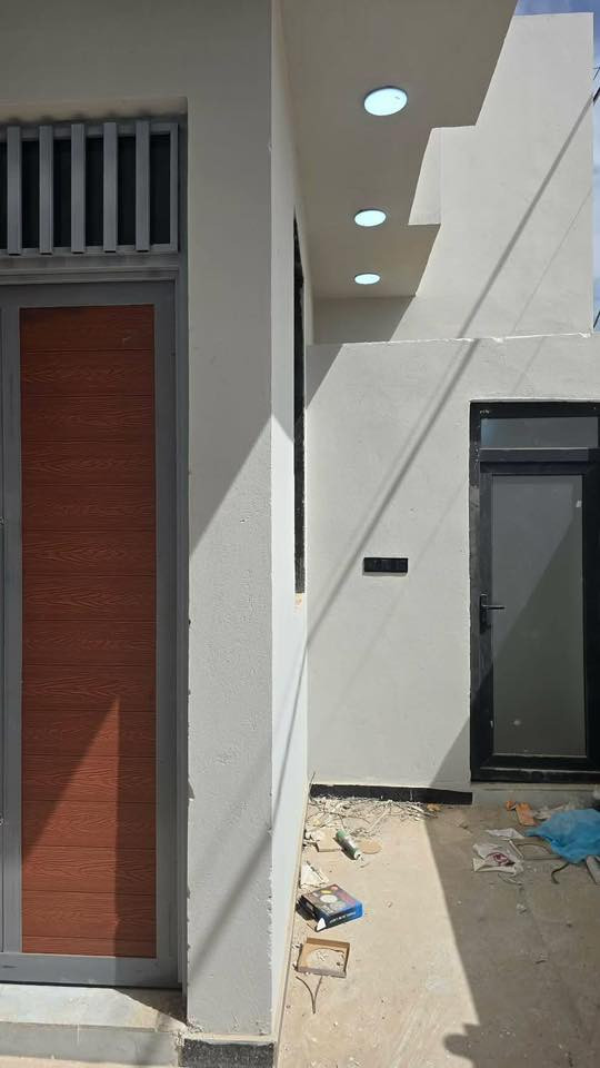 🏡 2 بيوت للبيع_بناء حديث
الديوانية / مجمع توحيد العفلوكي طريق السنيه السياحي وره سكة القطار شارع المركز ب البداية بعد 50 متر عن الشارع . 
🔸طابو زراعي سند 25  . 
المساحة 135م² – طابق واحد
🔹 2 غرفه نوم + استقبال + صالة
🔹 3 صحيات
🔹 مطبخ
🔻 ملاحظة : لا نعمل بالاقساط 
📞 للاستفسار: [*********** ]
      او مراسلة الصفحة 
🔸السعر : 85
