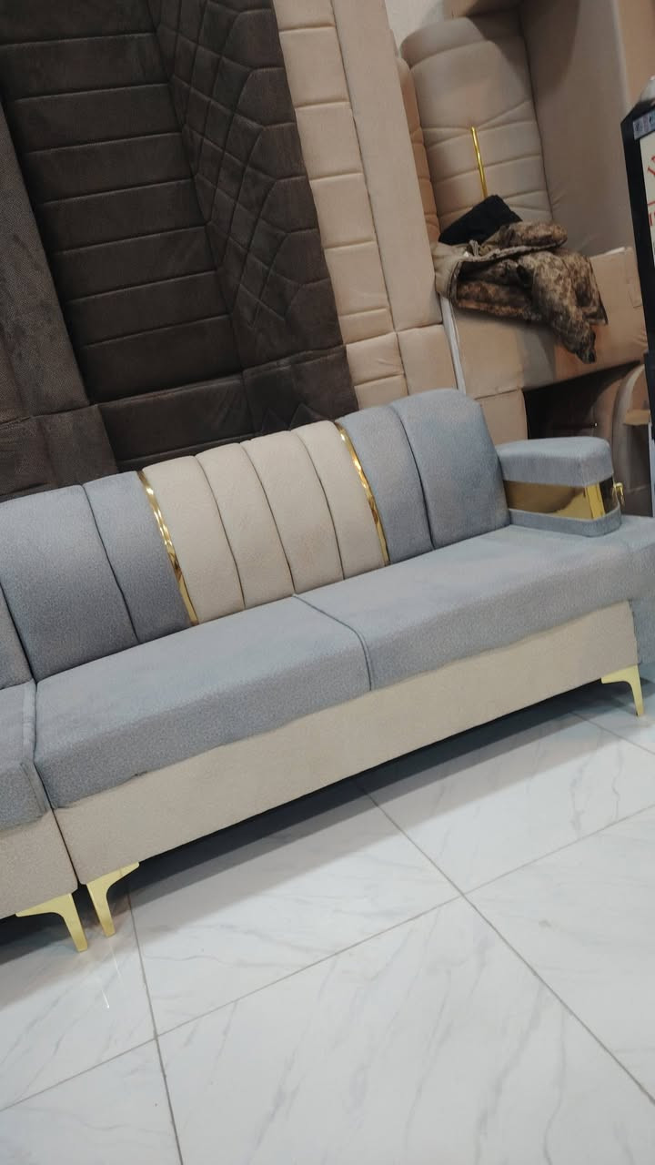 ديوان حرف L. بلوك سود
11مقعد ناصريه شارع 30 مدين
٣٠٠ الف 

معرض علي الزهيري

***********
