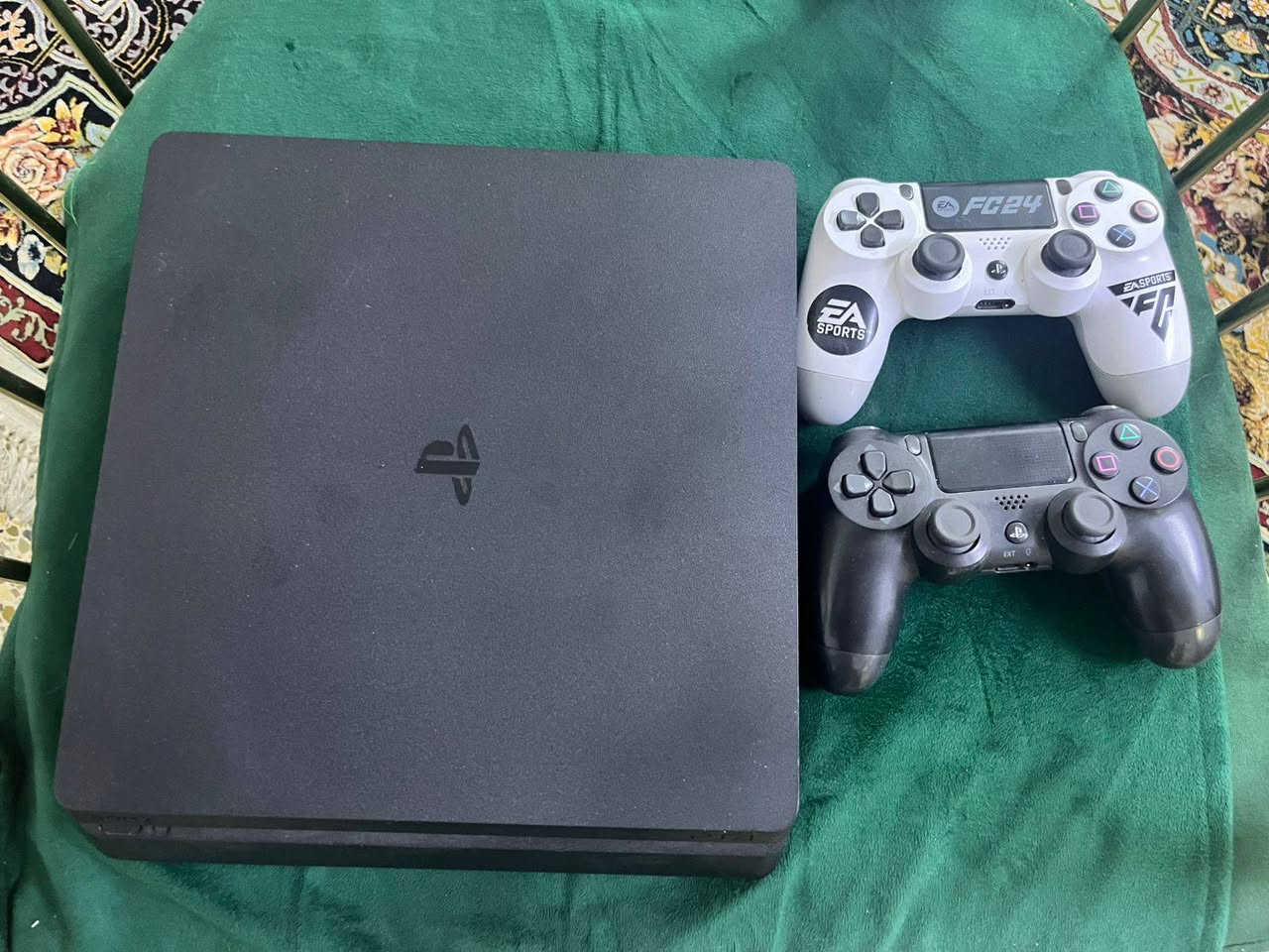 سلام عليكم بلي4 مهكر نظيف ما مفتوحه و مامصلح نضام12.52 يجي ويه يدات 2 وكل ملحقاته بي اربع العاب
سلام عليكم بلي4 مهكر نظيف ما مفتوحه و مامصلح نضام12.52 يجي ويه يدات 2 وكل ملحقاته بي اربع العاب
السعر 260 و بي مجال بسيط 
 متوفر توصيل الرقم ***********
