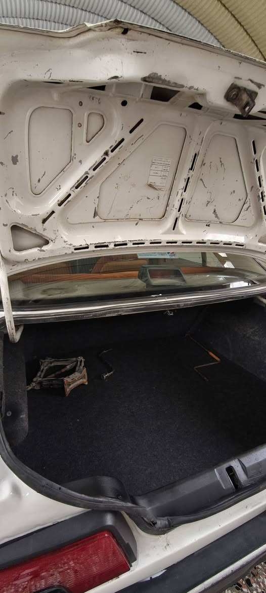 سلام وعليكم بيجو جي ال اكس موديل 2010 داخل بيجي سيارة نضيفة وجاهزة كير مكينة حدادية خير من الله تبريد تدفئة شغالات كهربائيات كلهة شغالة بيهة صبغ جاملغ خلفي يسرة وباب خلف السايق اثر شخوط دوشمة جديدة سنوية 29 رقم بغداد جديد مكان بغداد سعر 36 وبيهة مجال رقم ***********
