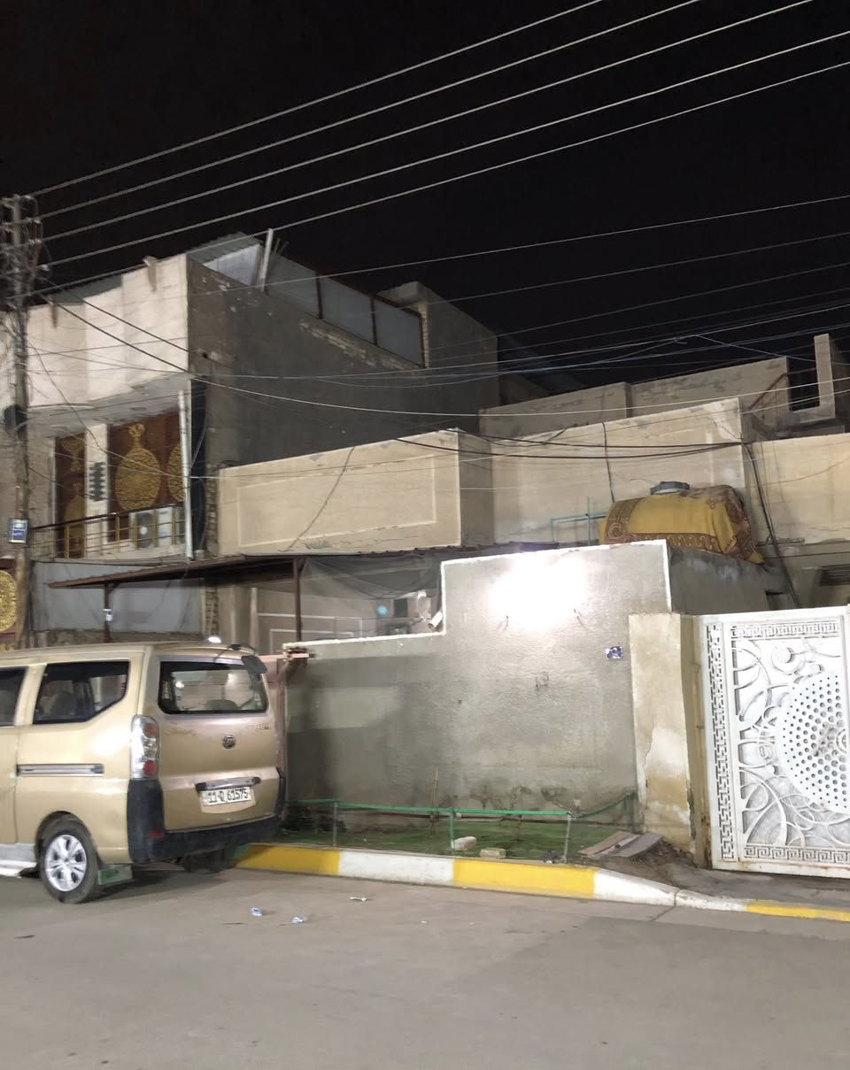 الدار للبيع 
مساحة 150 
واجهة 7 ونص نزال 20 طابو ملك صرف 
البيت طابقين يحتوي على اربع غرف نوم 
و صالة وحولي ارضي وطابق ثاني 
حمام خارجي فقط
الموقع مميز محلة 205 قرب ابو سمير خلف شارع المعارض.
السعر خاص


**إذا كنت صاحب هذا الإعلان وتريد حذفه لأي سبب، رجاءا أرسل رسالة إلى الدعم الفني**