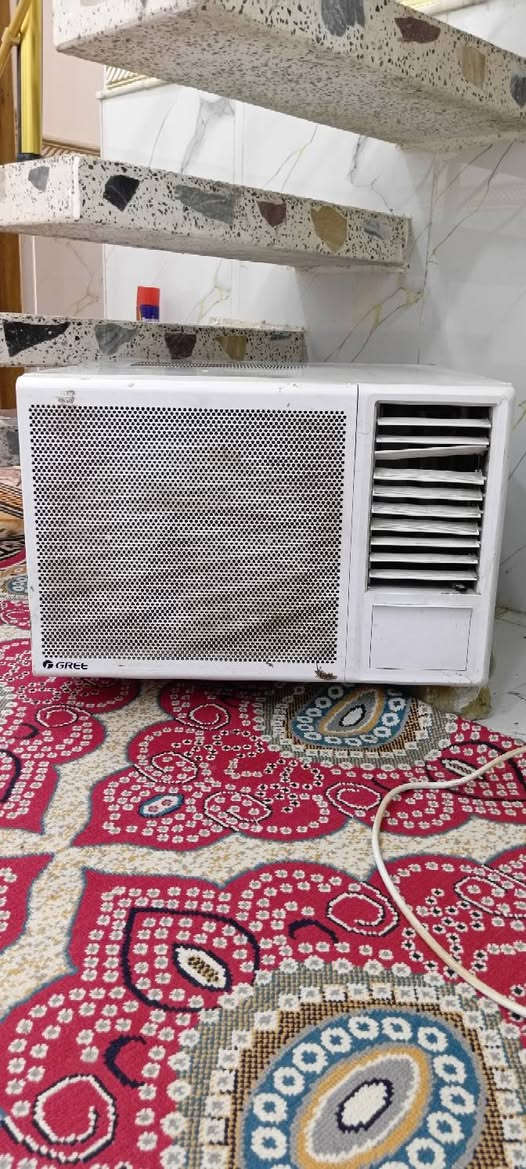 مكيف Gree. طن ونص مستعمل موسمين فقط ما بيه اي نقص شغال   رقم الهاتف: ‏‪***********‬‏
