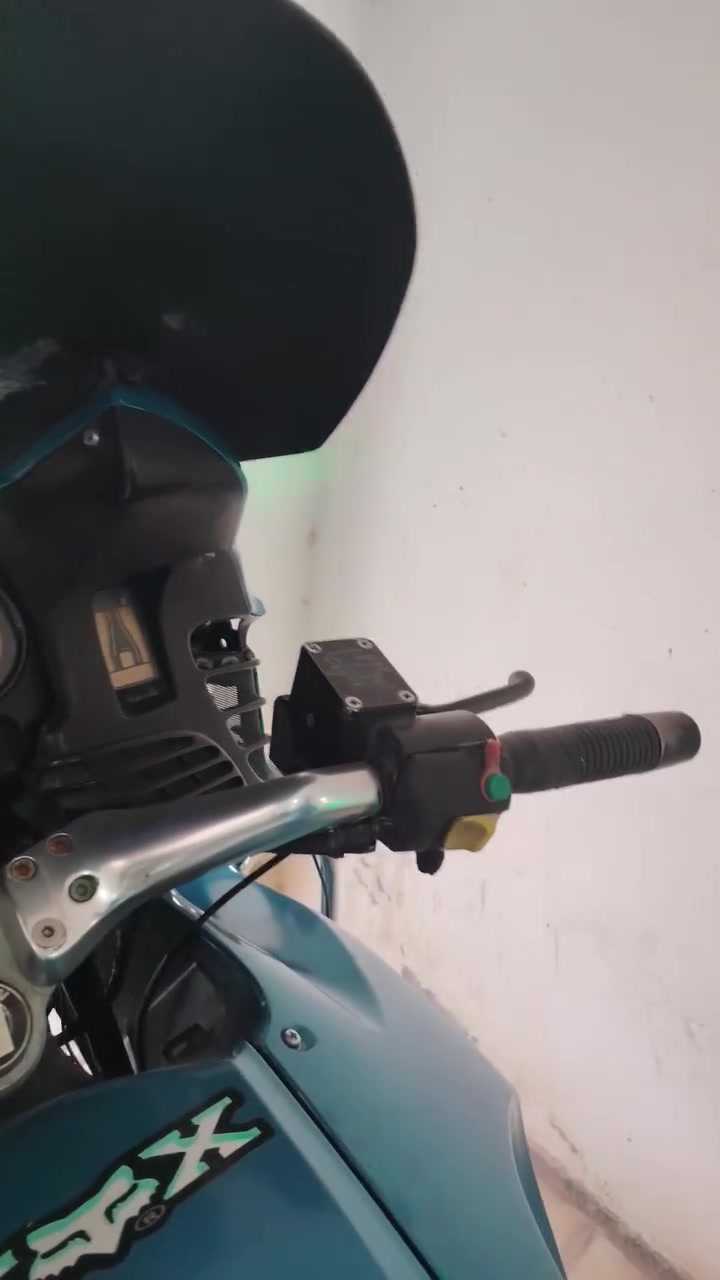 سلام عليكم BMW RT 850 cc مكفوله كير محرك بدون رقم نظافتها شوفت عينك بيع او مراوس حسب القناعه ستفسار *********** وشكرا 🖤
