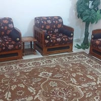 تخم 10 مقاعد خشب بلوك جدا قوي ومتين سعره 300 الف وبي مجال ، مكانه الاع...