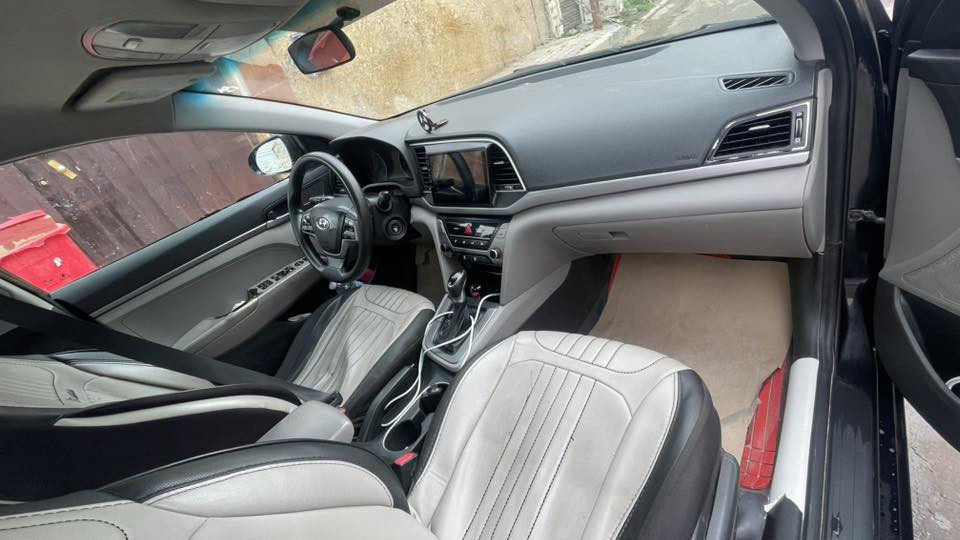 سلام عليكم النترا البييع مستعجل
نقد و ترهم قساط .......
سياره بيهه ضربه جامله و بنيد بدون دواخل ولا يرباك السياره كبل الشارع نضيفه الدرجه 
***********
