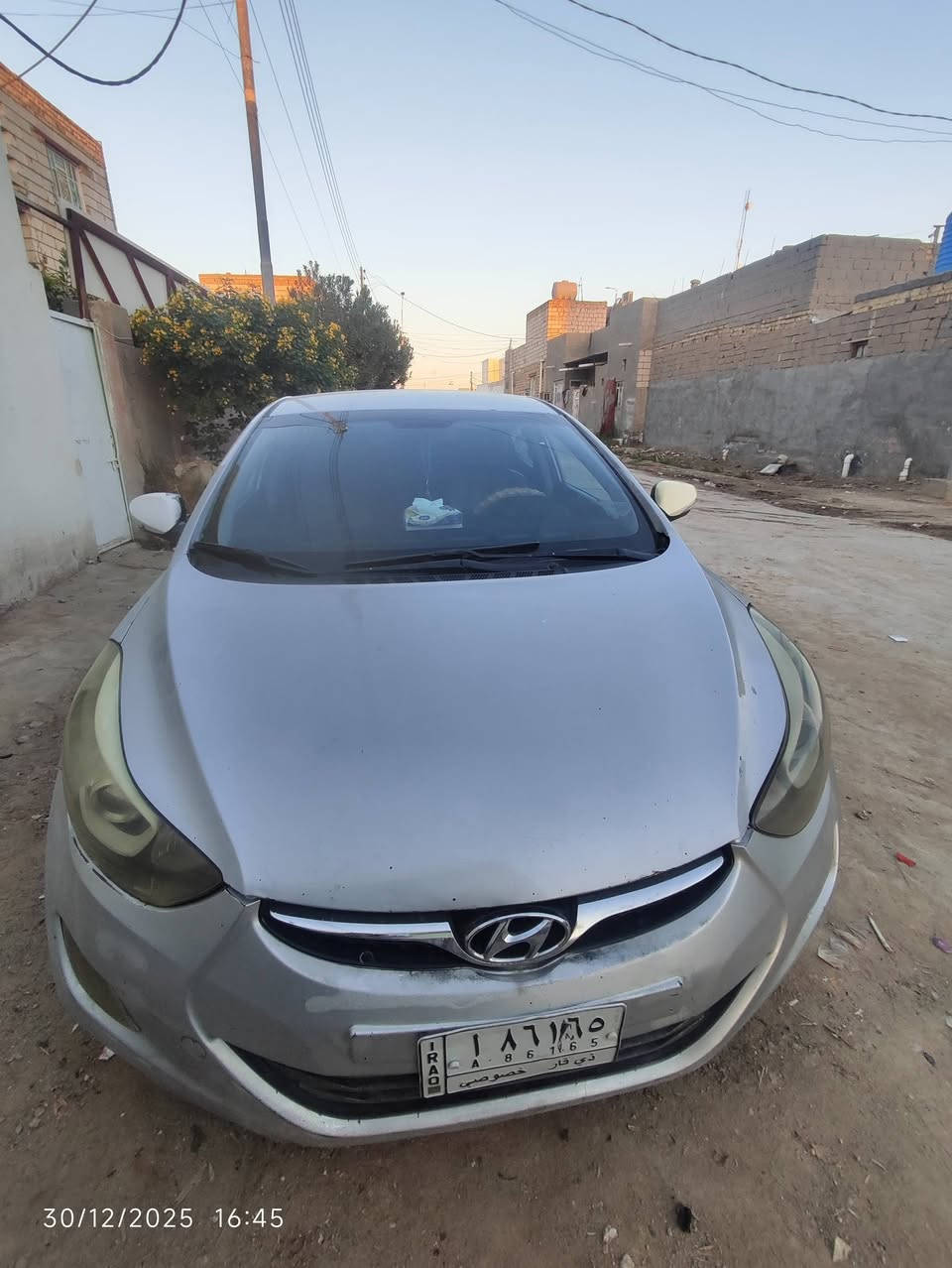 النترا ٢٠١٣  وارد امريكي سيارة مكينه وكير كفاله جديدة وجاهزة من كلشي بيه باب وجاملغ وبيه صبغ قليل حادثه بالباب السايق السعر ٩٠ وبيه مجال.. إتصال على ***********
