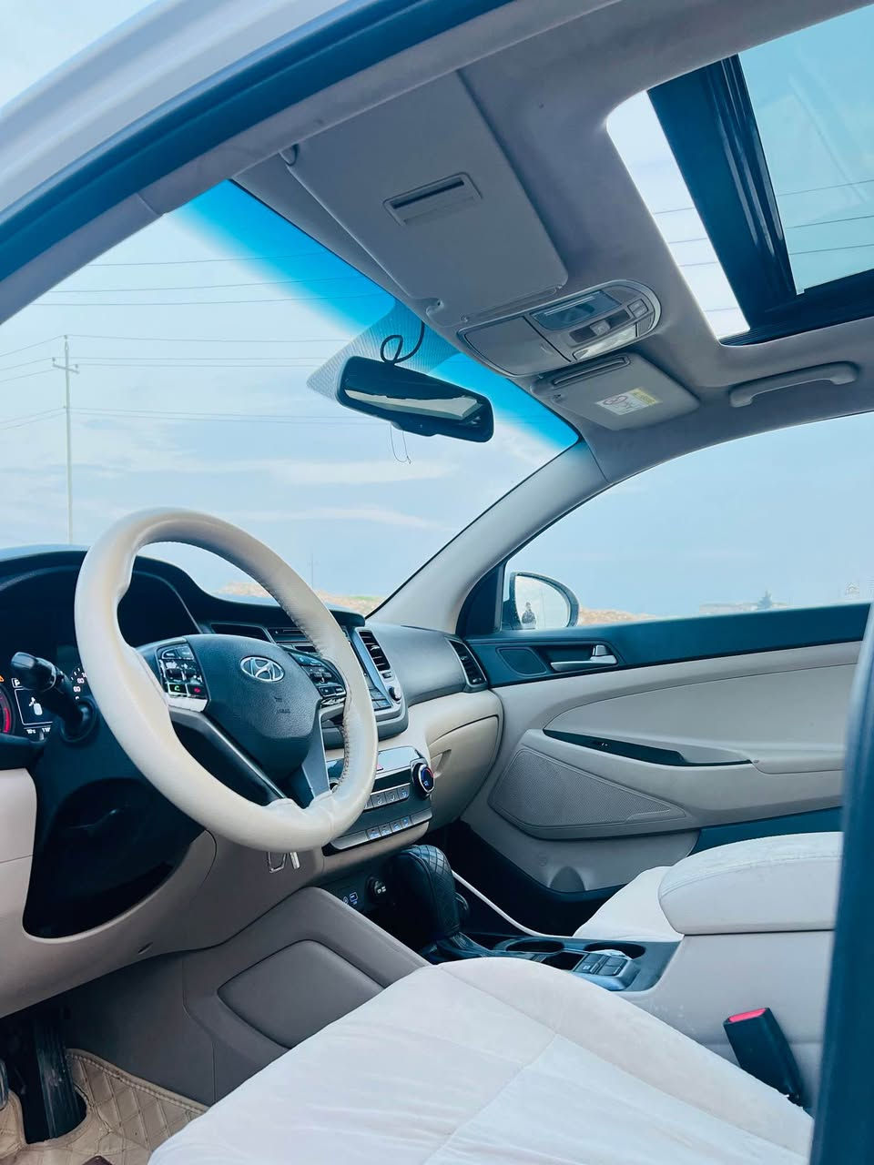 هۆندای تۆکسۆن مۆدیل ٢٠١٨ مواسفاتی فول فولە گیر تۆماتیک پانۆراما سوکان ڤۆلیۆم ناو زەرد زۆر مواسفاتی تر سەیارەکە زۆر بە جوانی ماوەتەوە هەمو شتی لەسەر دەقی بیلادیە سەیارەکە کلینە هیچی پێوە نیە گیر و مەکینە بەشەرت ٤ پستنە  سعری ١٩٢وەرەقە و کەمەک مەجال بۆ زانیاری زیاتر پەیوەندی بکەن بە *********** ناونیشان کۆیە كويسينجاك, أربيل
