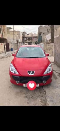 بيجو 307/2006 رقم بغداد سنوية بأسمي تحويل مباشر  السيارة نظيفة گير محر...