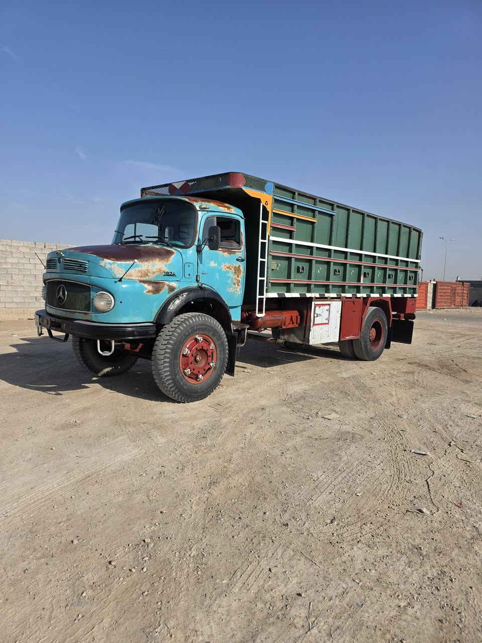 تك للبيع موديل 80بلاديه مكفوله من الصبق المكان الفلوجه رقم الهاتف /***********
