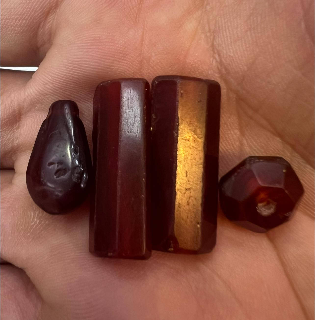 السلام عليكم ورحمة الله وبركاته الأخوة الأعزاء نتشرف بتواجدكم في هذه المجموعة المميزة لنشر التحف الأصلية القديمة 
اخوكم زيد الشاوي


**إذا كنت صاحب هذا الإعلان وتريد حذفه لأي سبب، رجاءا أرسل رسالة إلى الدعم الفني**