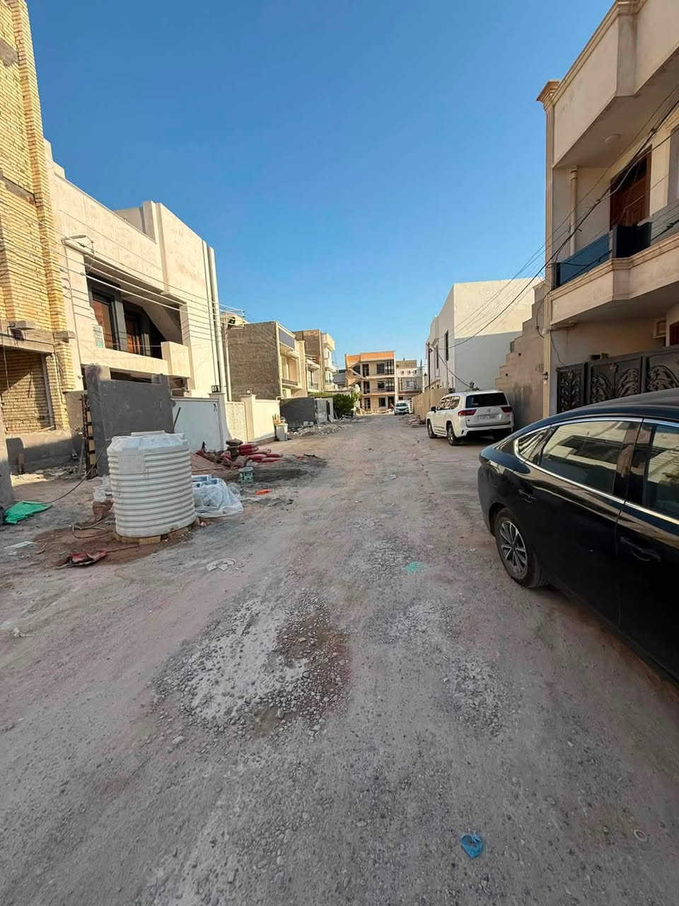 دار للبيع في الدورة البوعيثه 

المكان الدوره البوعيثه بمجمع الامل 

  مساحته ٢١٧.٥ متر الواجهه ١٥ والنزال ١٤. ونص  واكو تشجير ٣٠ متر   
البيناء  سنه ٢٠٢٥  غرفتين كل غرفه بيها حمام و صاله جبير ومنور  ومطبخ خارجي وحديقتين وكراج  والطابق الاول بيناء ساندويك غرفه ١ جبيره جدا    مابيها حمام الخدمات ماء كهرباء ممتازه  وانترنت

مهم الاثاث ليس للبيع 

سند 25 !!السعر !! :  300 مليون دينار 

للتواصل 
***********
