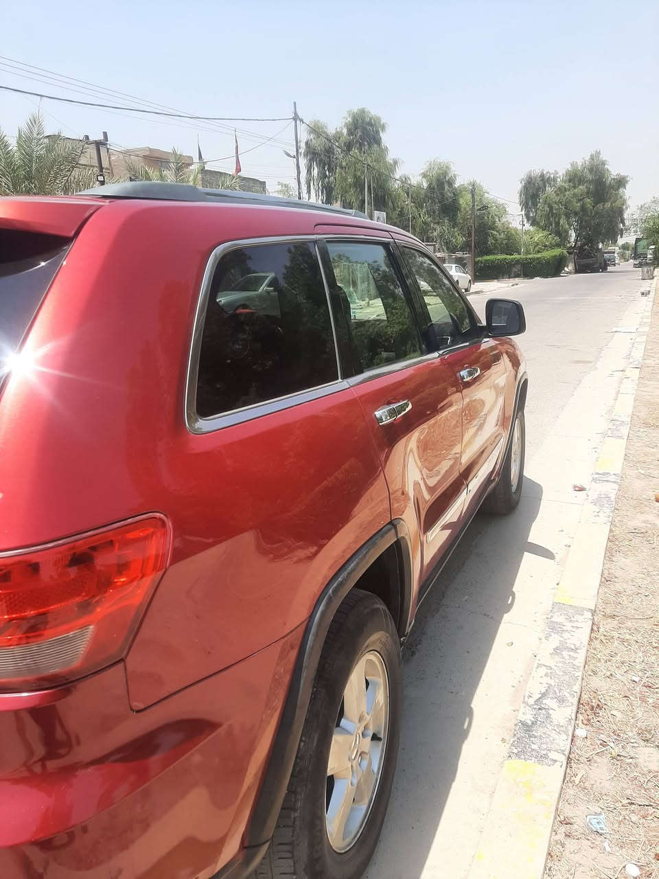 السلام عليكم جيب لاريدو موديل ٢٠١١ باسمي حادث باب خلفي عكس السائق وثنين اماكن صبغ طخات بسيطه صارن بلعراق كير محرك صدر نظيفات للبيع او المراوس السعر ١٣٥ وبي مجال هاتف ***********
