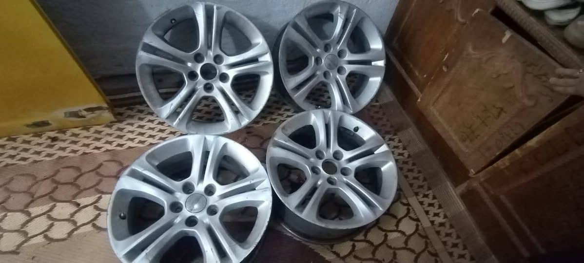 عندي هذا الويل حجم ١٧
جارجر موديل ٢٠١٥
منو عنده ويل اوباما شمسي 
يراوسني خل يراسلني ***********
