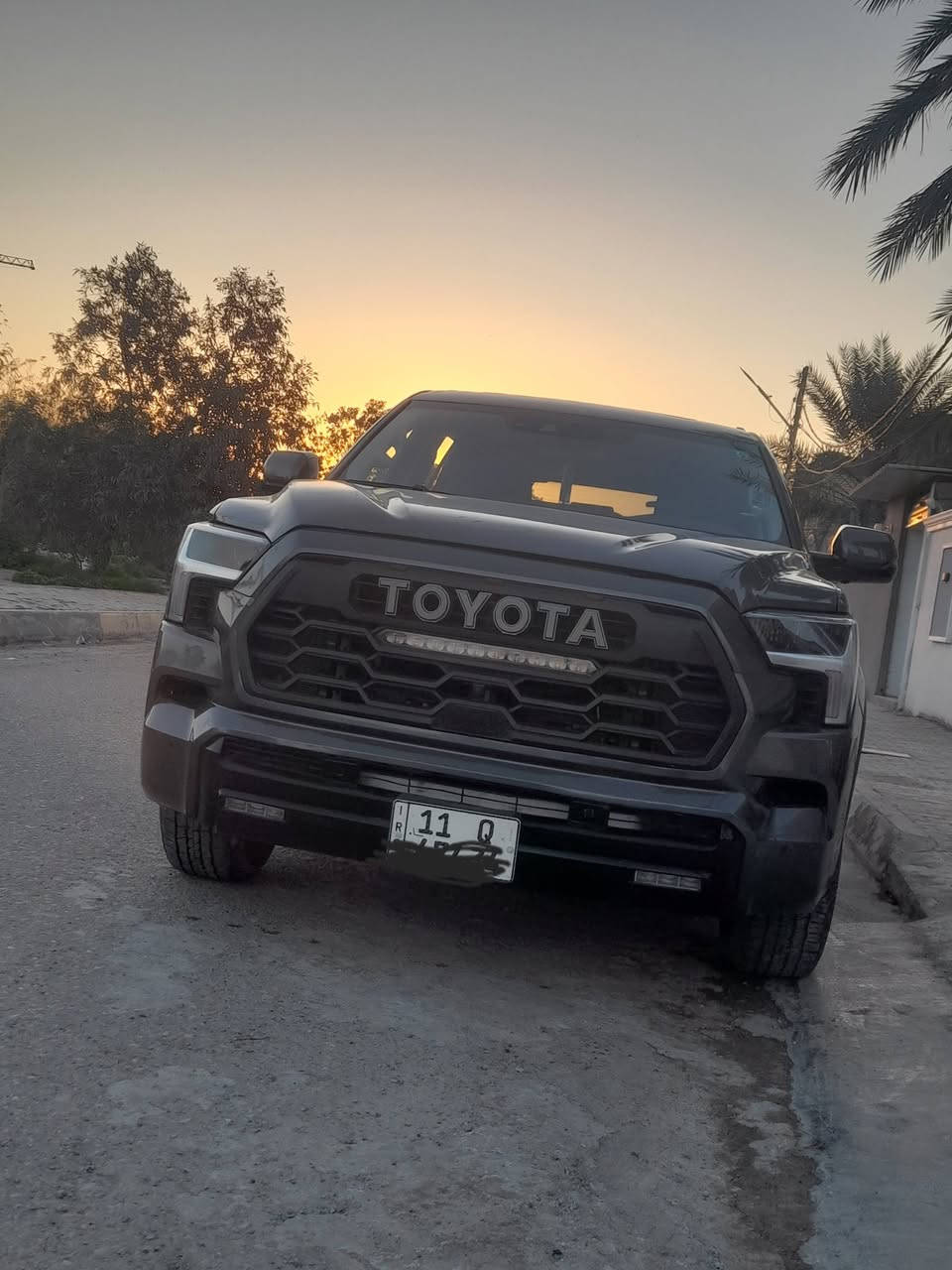 سلام عليكم 
تيوتا سيكويا ٢٠٢٣ هايبرد توين تيربو TRD of road وارد امريكي حادثه بنيد مبدل بلاد  وجاملغ و الباب مصلح و مصبوغ وصور حادث مرفقه وي الصور مواصفاته ماشيه ٣١  الف كيلو متر 
محرك ٦ سلندر ٣٤٠٠ توين تيربو 
بصمه تشغيل وابواب وتشغيل عن بعد 
مري شفط وقلاب 
فتحة سقف 
7راكب 
شاشه صغيرة  كامره دواره 360 درجة 
تبريد ٣ قطع 
 رادار امامي خلفي جانبي توقف ذاتي تحديد مسار قياده ذاتيه وظعيات قياده وهواي بعد بيه مواصفات 
رقم بغداد الدولي بأسمي تحويل مباشر 
سيارة موجود بديالى بعقوبة 
الاستفسار الاتصال ***********
