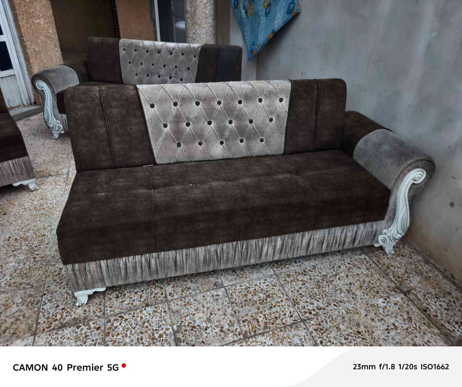 ديوان نظيف للبيع السعر 180 مابي اي ظرر غير شويه وصخ يرادله مسح للتواصل راسوني خاص ‏‪***********‬‏
