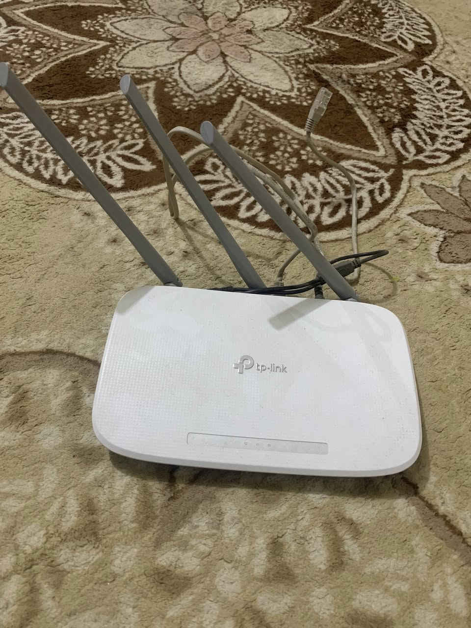 سلام عليكم راوتر ونانو صحن راوتر بل باكيت والله مامستخدم ابد شتريته وبسبب ضوئي عفتهن وعاكسه طول 5 ساعات تشتغل  مراوس او للبيع سعر 130 وبي مجال مكاني شهربان حي عسكري ***********
