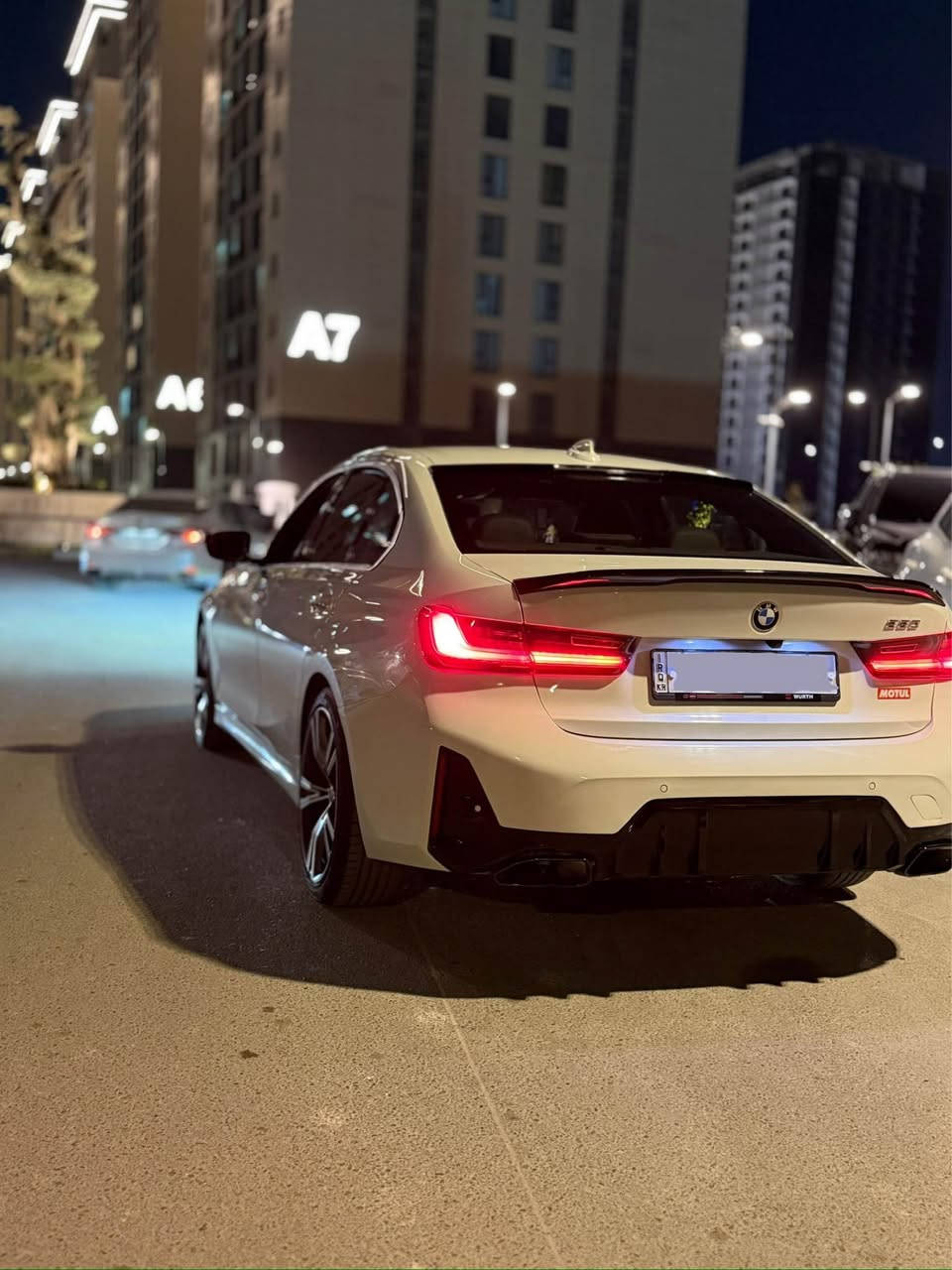 Bmw 330i 2021 kit m
بدون حادث فقط ايرباك الستيرن وتكمه وراجع سستم بدون صبغ بدور بارد شرط الفحص 
كت m كامل  
ماشيه 59,000km السياره جديده وقليل ماشيه بالعراق
سعر 255 ورقه
***********
*********** بغداد, العراق
