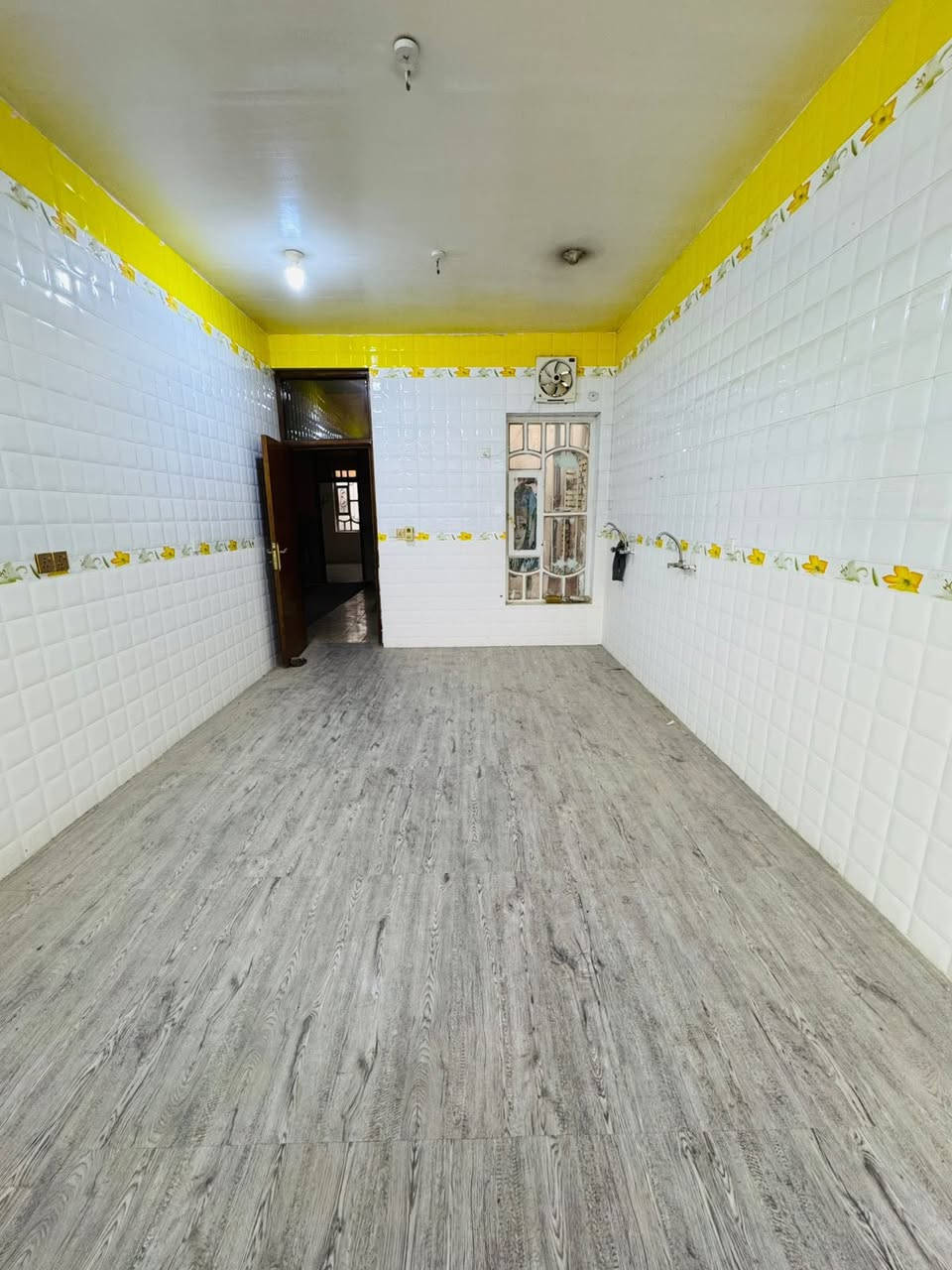 الســـــــــلام عليكــــــــم

دار طابو زراعي للبيع المساحه 275م 
🔵يحتوي على 2 نوم- وصاله -وكليدور  وصحيات - صاله - مع كراج سياره  وحديقه   - 
خدمات 🔵 
 ماء مجاري كهرباء تبليط - 

الموقع 📍 
نادر الثانيه  شارع زين العابدين 

              للاستفسار 
  مراسلة الصفحه او الاتصال على 

للاستفسار عن أي عقار يتم نشرة
      مراسلة الصفحه او الاتصال على 
          *********** - عمار الربيعي 📞 
         *********** - فقار الجنابي 📞
