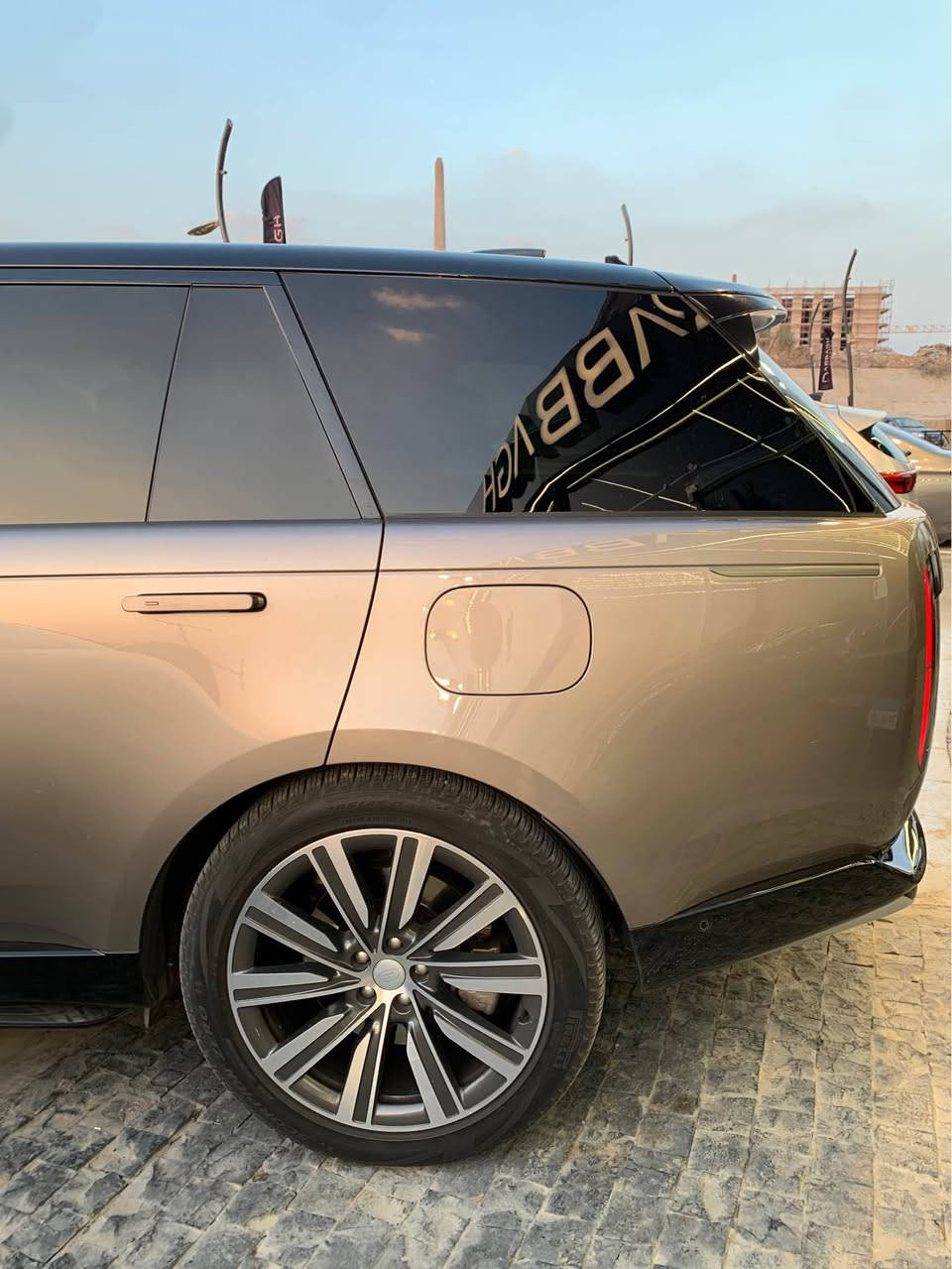 Range Rover Vogue 2023 P-440e
Pre Owned 59,000 Km
Fully Loaded 
Best Price in Market 💰🔥
متاح جميع أنظمة التقسيط بنوك و شركات بأقل مقدم 

 For More Info Call Assem Salama 01113143326

 #luxury #luxurylifestyle #LuxuryLiving #rangerover #VIP #vogue #cars #carsforsale القاهرة, مصر


**إذا كنت صاحب هذا الإعلان وتريد حذفه لأي سبب، رجاءا أرسل رسالة إلى الدعم الفني**