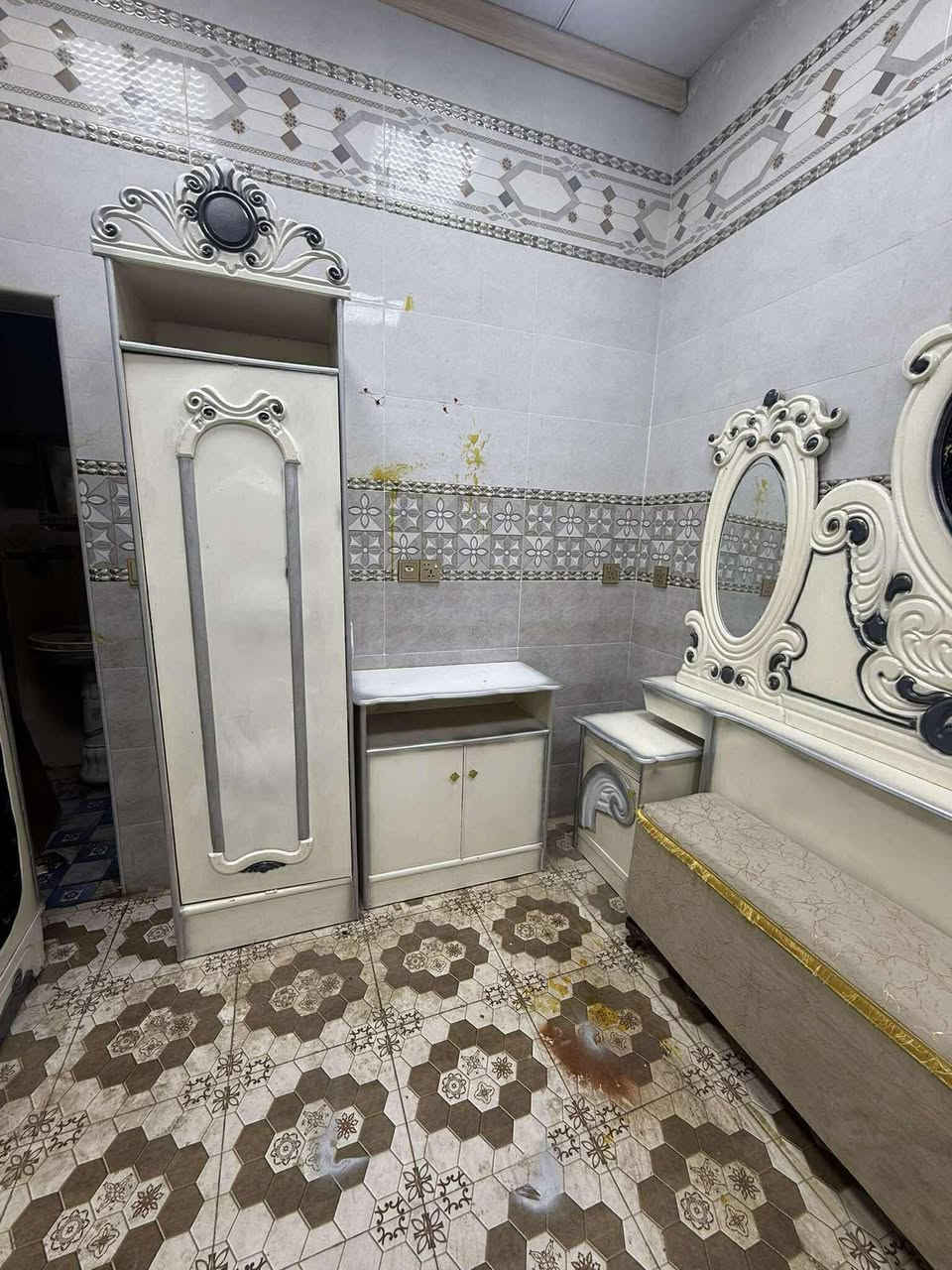 غرفه صاج بيضه الصبغ حراري
السعر ٨٠٠ بيهة مجال
شد نقل داخل بغداد مجاني محافظات بكروة 
نضافه ٩٠ مستعملة
٩ قطع 
شازون طابوري هديه🌸***********🌸وتساب فقط
