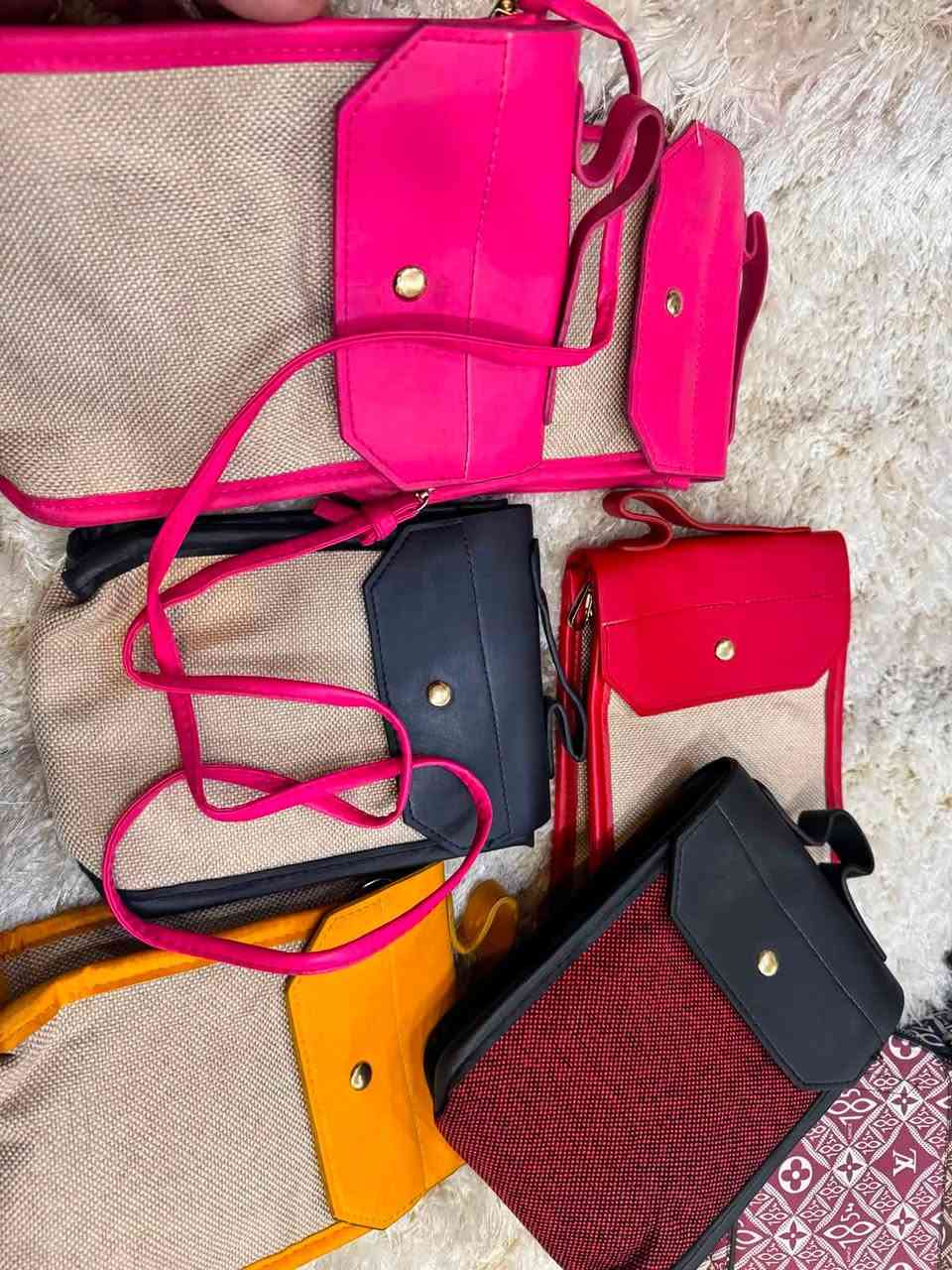 للبيع
حقائب نسائية شلع هواي موديلات 20 درزن مشكل 

السعر القطعه ب 2000 دينار قفل 

مال بيع 

العنوان بغداد السيديه 

واتساب ***********
