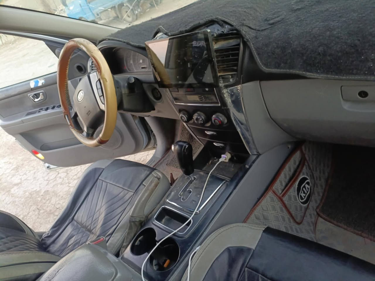 سورنتو2007 بنيد صبغ اثر جراد وليسه حادث السياره جاهزه مذب عليها الف 85وبيه مجال حك الجيه مكاني بابل قرب العلويه شريفه ع ***********
