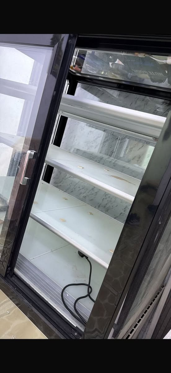 عارضة كيك للبيع مشتريها من شركة الزان ب مليون و٤٠٠ الف استخدام شهر
***********
