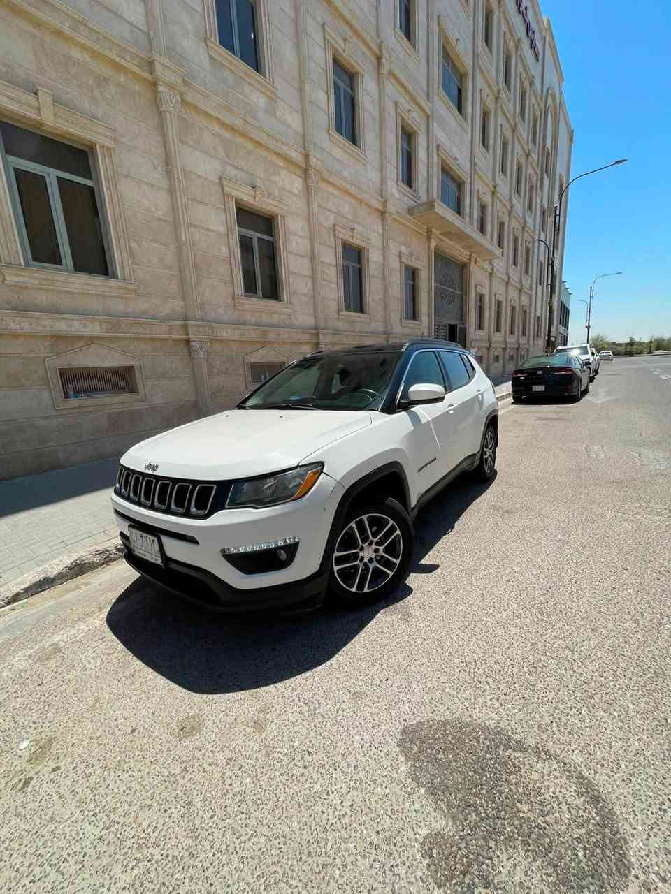 السلام عليكم
من رخصة الادمن 
للبيع جيب كومباص مديل ١٨سياره وارد امريكي جاملغ وبنيد نفسهن راجعات والباقي كفاله تخم تاير حداده تبريد جاهزه انشاء الله مكاني ابي الخصيب البهادريه سعرها ١١٥وبيها مجال للشراي 
هاتف *********** البصرة, العراق
