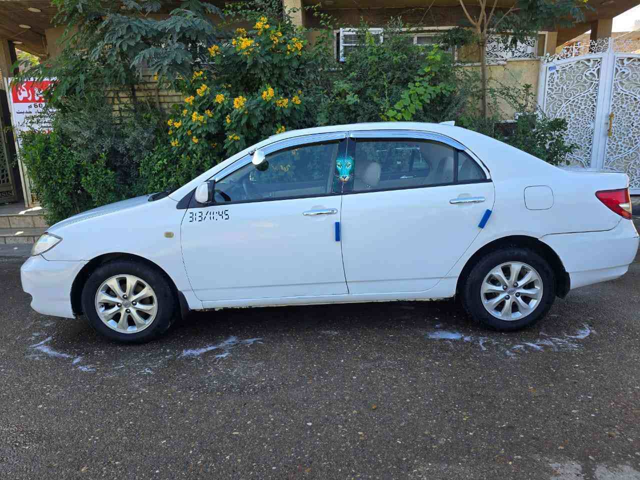 السلام عليكم سيارة بي واي دي f3  مديل 2013 بيضة رقم بغداد الإنكليزي سيارة كاملة مابيه اي شي صدر امامي خلفي جديد كير محرك مكفولات تبريد تدفئة بيهة جاملغ امامي وخلفي جهة السايق للاستفسار *********** السعر 58 وبيهة مجال
