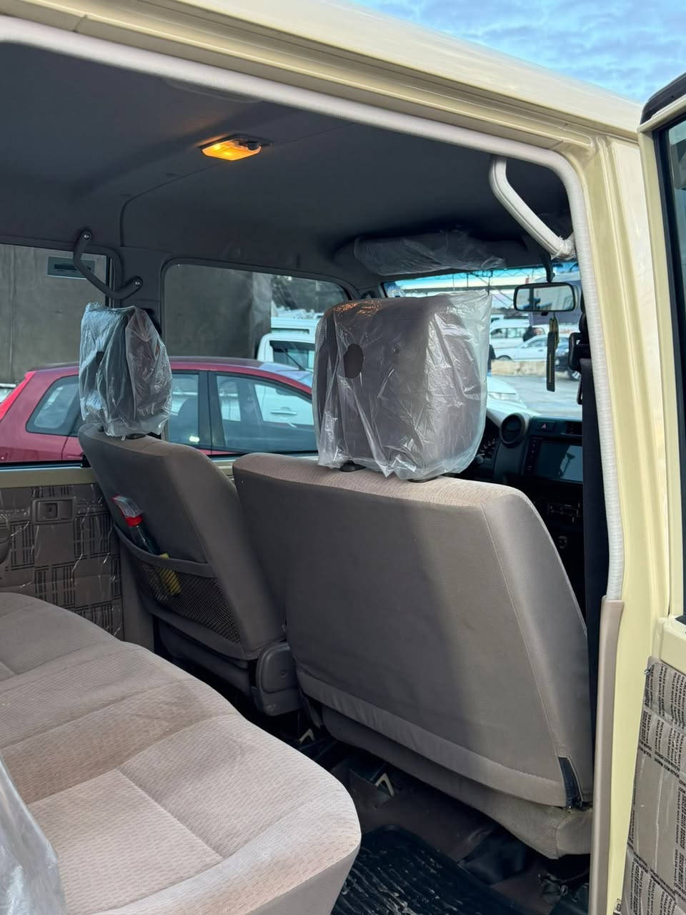 تويتا ميكزه مينى 
موديلى ٢٠١٩ 
سفرى شه ريكه ى جيهان
ته نها ٧٠,٠٠٠ كم روشتوه حه قيقى
سه ياره كه لوك لوكه 
ده عامى بو ده عامى به شرت
هيچ هيچى پيوه نيه 
ناونيشان سليمانى 
***********
