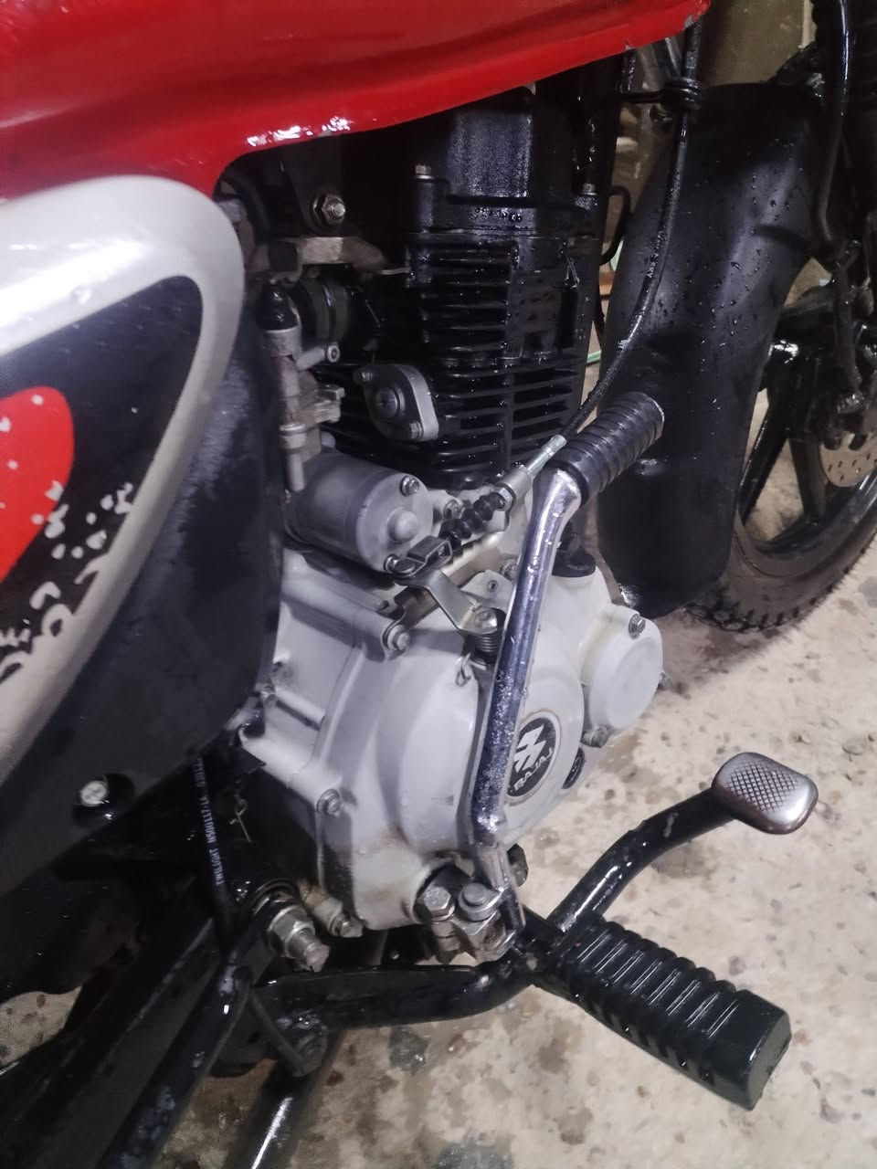 سلام عليكم بوكسر للبيع مودي23 نازله بل اربعه وعشرين   دراجه شوي بي كم نقص ما تكلف هواي  أوراق ضايعه اتكفلك حلال وحرام تأخذه من باب البيت سعره ٧٠٠ وبيه مجال مكاني بغداد وهاذه رقمي*********** رجاء لمو شراي لا يتعبني
