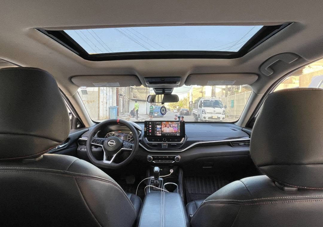 ‏للبيع نيسان ألتيما 2024 SR Plus (فل كامل) 🚗
‏
‏🔹 الموديل: 2024
‏🔹 الفئة: SR Plus (فل كامل)
‏🔹 اللون: اسمنتي 
‏🔹 المحرك: 2.5 لتر
‏🔹 ناقل الحركة: Xtronic CVT
‏🔹 الممشى: 19 ألف كليو متر (قابل للزيادة)
‏قطعتين صبغ فقط
‏المواصفات:
‏✅ فتحة سقف
‏✅ شاشة 12.3 إنج
‏✅ Apple CarPlay وAndroid Auto لاسلكي
‏✅ شاحن موبايل لاسلكي
‏✅ نظام صوتي مميز بـ 9 سماعات وصوت قوي ونقي
‏✅ كاميرا خلفية دوّارة
‏✅ حساسات أمامية وخلفية
‏✅ لايت أوتو (تشغيل أوتوماتيكي للمصابيح)
‏✅ دخول ذكي (Smart Key)
‏✅ تشغيل بصمة (Push Start)
‏✅ تشغيل المحرك عن بُعد (Remote Start)
‏✅ مثبت سرعة ذكي (رادار)
‏✅ المحافظة على المسار
‏✅ تحذير الخروج عن المسار مع اهتزاز المقود
‏✅ مراقبة النقطة العمياء
‏✅ فرملة طوارئ أمامية
‏✅ مقاعد جلد رياضية
‏✅ تدفئة المقاعد الأمامية
‏✅ كرسي السائق كهربائي
‏✅ كرسي الراكب كهربائي
‏✅ شفتات تبديل سرعات خلف المقود (Paddle Shifters)
‏✅ الدشبورد مطعّم بديكور كاربون فايبر أنيق
‏✅ ويلكب حجم 19
‏✅ إضاءة LED كاملة
‏
‏🔹 حالة السيارة:
‏
‏* بودي نظيف جدًا
‏* حالة ممتازة وجاهزة للاستخدام
‏
‏💰 السعر: 172 ورقة (بيه مجال بسيط للجادين)
‏
‏رقم الشاصي (VIN):
‏1n4bl4cv4rn325271
‏
‏📍 الموقع: بغداد - حي التراث قرب تقاطع درويش وقرب شهداء السيديه
‏
‏📞 رقم الهاتف: ***********
‏
‏السيارة جاهزة للاستخدام، والفحص بأي مكان على حساب المشتري الجاد. صور الحادث الأمريكي متوفرة من خلال البحث برقم الشاصي، وكل شيء واضح وشفاف. السياره بدون اي عيب شرعي وبدون لغد وبدون شواصي
