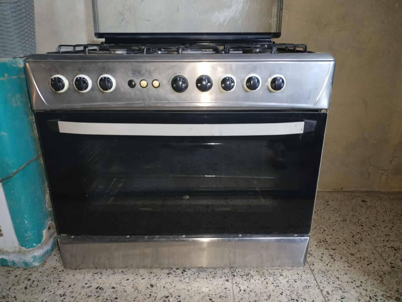 يوجد طباخ للبيع للاستفسار ***********
