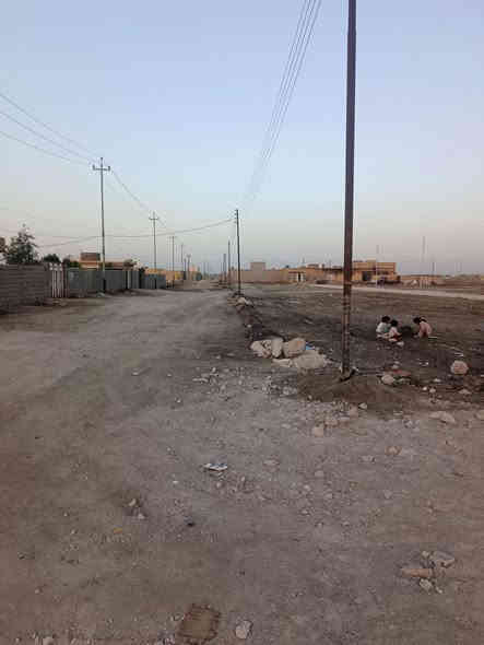 يوجد قطعه 400  على شارعين في حي الجوادين 
النزله ثانيه 
يتوفر ماء  وكهرباء وتباع 400 متر او 200 متر او 100 متر
  الاستفسار يرجى الاتصال على رقمي ‪*********** واتساب
