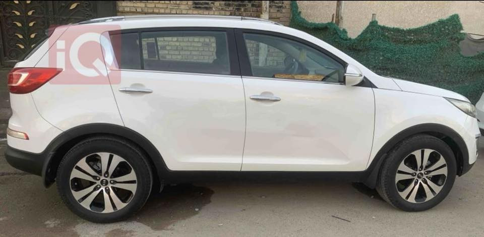 سبورتاج ٢٠١١ خليجي  فول مواصفات ماعدا البصمه محرك ٢٠٠٠ دوش قطعتين صبغ فقط اثر شخط وكم رصعه  ماشية ١٧٢
السعر ١٣٥ وبيها مجال بسيط 
***********
