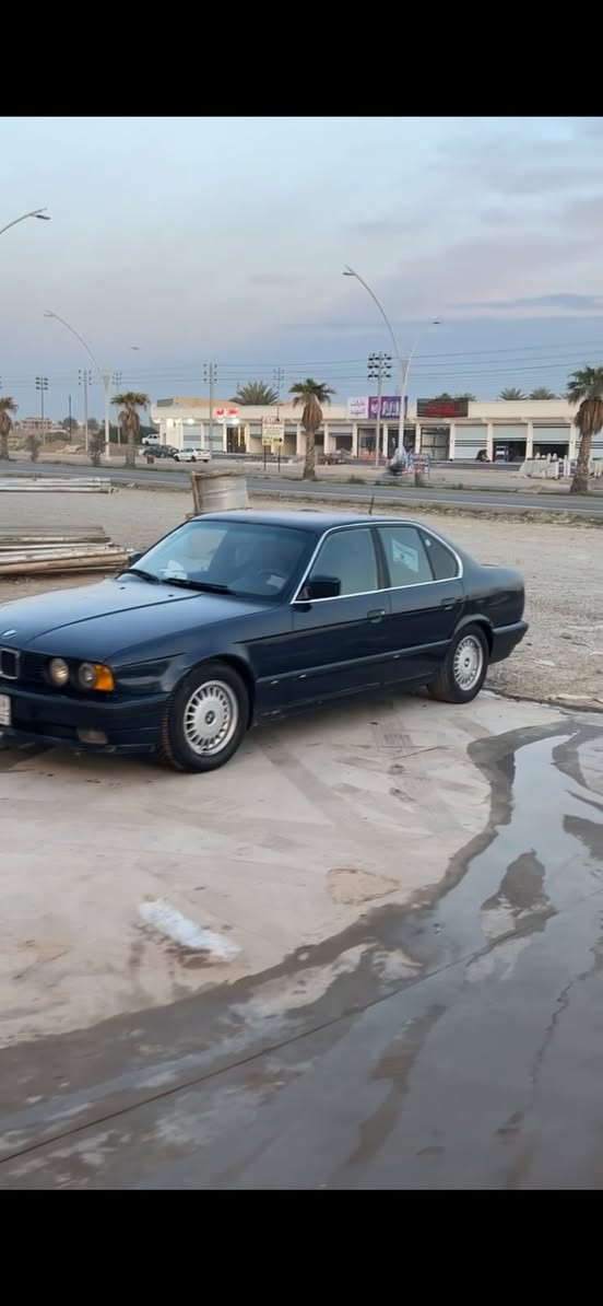 السلام وعليكم 
BMW 
موديل 1992
مصبوغة جمالية 
محرك كبس فانوس
كير محرك شرططط
كهربائية كلها شغاله 
تبريد تدفئه شغاله 
حداديه 80%
داخل جلد نضيف 80%
رقم كركوك الماني 
سنويه صاقطه ب2022
شرط التحويل 
سياره ما ناقصها شي
مكان تكريت / العلم 
بيع فقط بدون مراوس 
السعر 50 وبيها مجال قليل

***********
