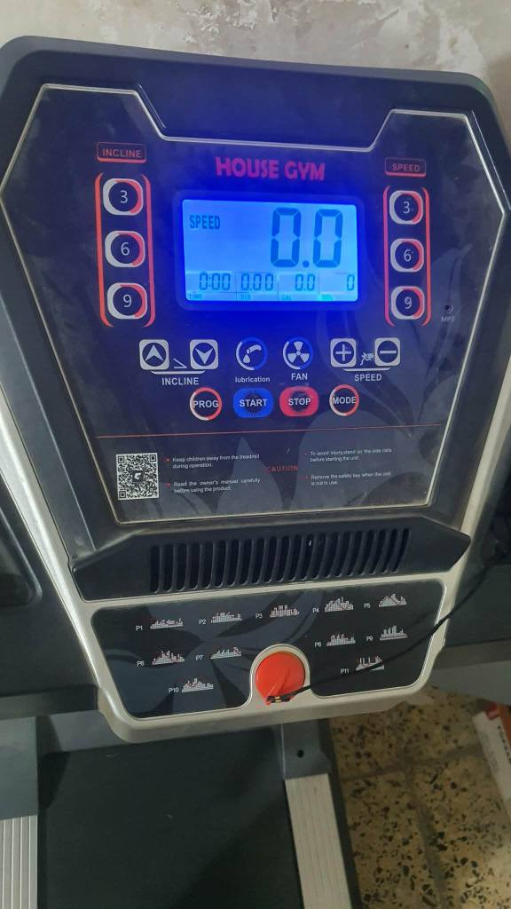 🏃‍♂️ جهاز المشي المنزلي المتطور: HOUSE GYM T550 🏃‍♂️
استمتع بتجربة "المشي الجبلي" وحرق الدهون بفعالية عالية مع الموديل T550 القوي والمتين.
​✅ أهم المواصفات الفنية:
​الماركة والموديل: HOUSE GYM - T550.
​قوة المحرك (Motor): محرك جبار بقدرة 4.25 HP لضمان أداء مستقر وعمر طويل.
​أقصى وزن للمستخدم: يتحمل أوزان تصل إلى 155 كغم.
​السرعة: تحكم مرن يبدأ من 1.0 ويصل إلى 14 كم/ساعة.
​نظام الميل (Incline): مزود بنظام ميل إلكتروني لمحاكاة الصعود الجبلي وزيادة شدة التمرين.
​🌟 مميزات إضافية للراحة والأمان:
​شاشة LCD متطورة: لعرض السرعة، الوقت، المسافة، نبض القلب، والسعرات الحرارية.
​برامج تدريبية: 12 برنامجاً معداً مسبقاً لتناسب جميع مستويات اللياقة.
​إضافات الرفاهية: مروحة تبريد مدمجة، مدخل MP3 للاستماع للموسيقى، ونظام تزييت سهل.
​أمان تام: مزود بمفتاح أمان للتوقف الفوري عند الطوارئ.
اني ماخذه 550 الف 
وابيع 500 الف
مكاني النجف النجف, العراق


**إذا كنت صاحب هذا الإعلان وتريد حذفه لأي سبب، رجاءا أرسل رسالة إلى الدعم الفني**