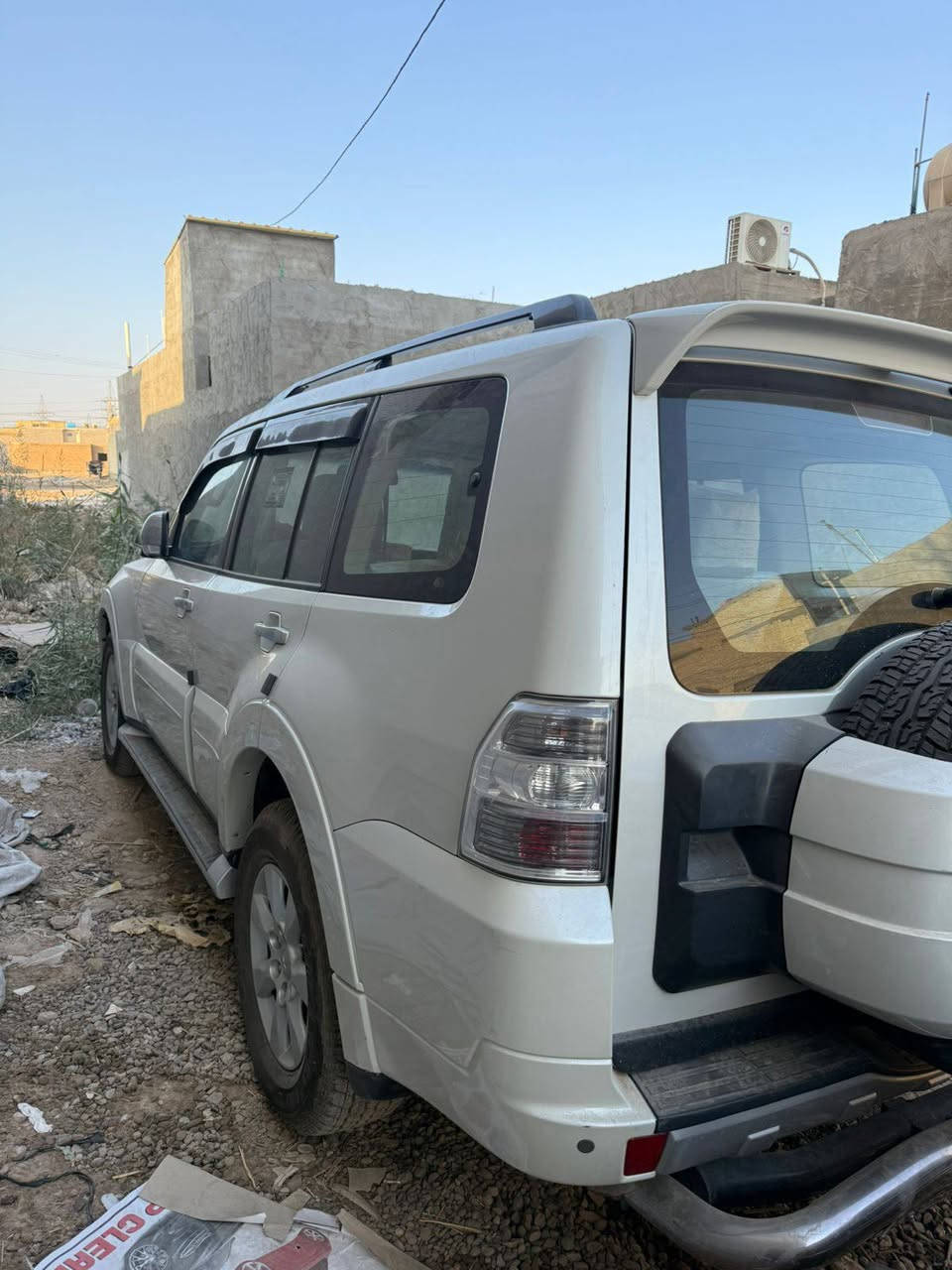 باجيرو موديل 2014 كفاله عامه مكينه وكير بلاديات على وضع الوكاله سبير لوك
تخم تاير برجستون ياباني جديد 
صدر جديد شركه 
ماشيه 142 السياره بسمي شرط تحويل أو وكاله السونار مرفق بالصور بيها بس بارد بالباب الخلفي والباقي كفااااله السعر 188$ وبيها مجال حق الجيه
مكاني الشعب الثعالبه  
للاستفسار : ***********
