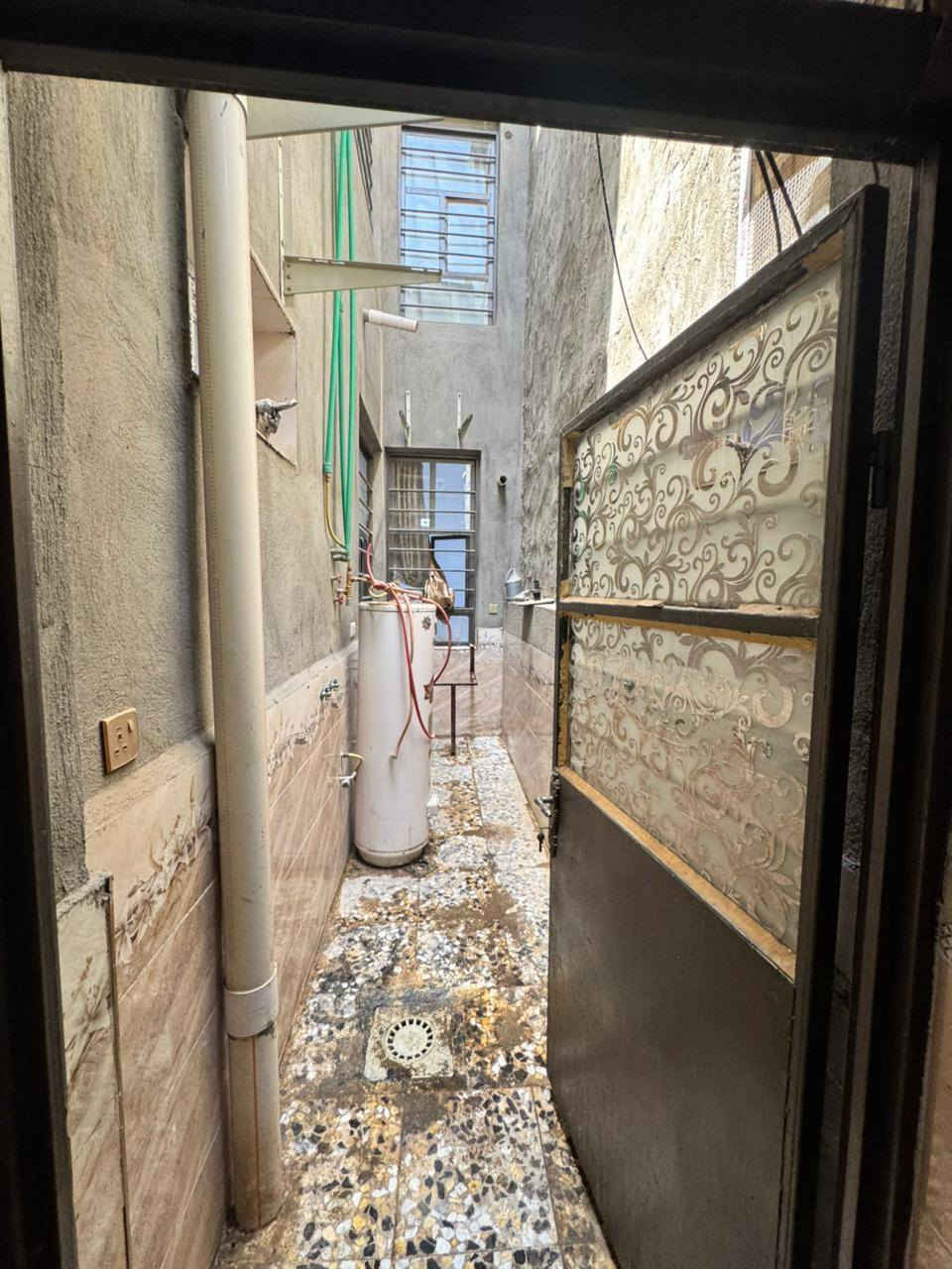 سلام عليكم
بيت مساحه 100متر معزول فوك على الجوه 
مكان البيت الدوره خلف المستشفى الدوره 
يم جامع مالك الملك حالين البيت ماجرين بي والايجار مليون
مكلف بلنشر الاتصال ع الرقم ***********
