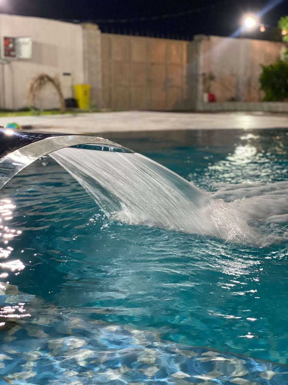 اهلاً بكم في مزرعة ورق التوت ( للعوائل والشباب )  
شروط دخول المنتجع 
تكون الاسعار مختلفة باختلاف الايام 

( يرجى قراءة الشروط قبل الحجز )
( العنوان / صلاح الدين قضاء بلد / حي العباس الزراعي )
الحجز حصراً على الرقم المثبت ( *********** )
شروط الحجز

1- تحويل نصف المبلغ عند الحجز على زين كاش او الماستر كارد ( *********** ) وباقي المبلغ يدفع عند دخول المنتجع

2- يمنع منعآ باتآ رمي قشور الحب في الارض

3- في حالة الغاء الحجز يسقط حق المطالبة بالعربون .. 

5- تكون الاعداد اقصى حد 15 نفر للشباب 
والعوائل 20 نفر مع الأطفال ، مع الزام السائح بعد العبث بالممتلكات الخاصة بالمزرعة وضرورة ترك المزرعة  نظيفة

تحتوي المزرعة على غرفة نوم وصالة كبيرة ومطبخ ومجمع صحيات  وحديقة بمساحة كبيرة جدآ  وتحتوي ايضاً على حوض للصغار وحوض للكبار ومصطبات للراحه والاسترخاء
وباربيكيو مجهز بالكامل 
العاب بليارد ومنضدة وفيشه وكرة طائرة ومرجوحه للكبار 
وزحليكه للاطفال 

اوقات الشفتات 
الشفت الصباحي يبدء من 10 ص الى 6 م 
الشفت المسائي من 8 م الى 8 ص 
اليوم الكامل من 10 ص الى 8
