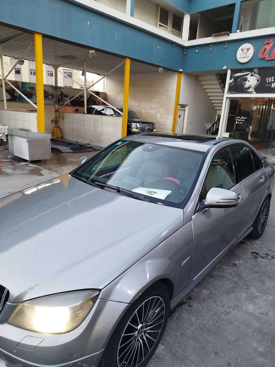 السلام عليكم للبيع او مراوس
مرسيدس 2008 c200 فول مواصفات
محرك 6 سلندر 3000 السيارة نظيفة جداً 
السعر 125 
***********
