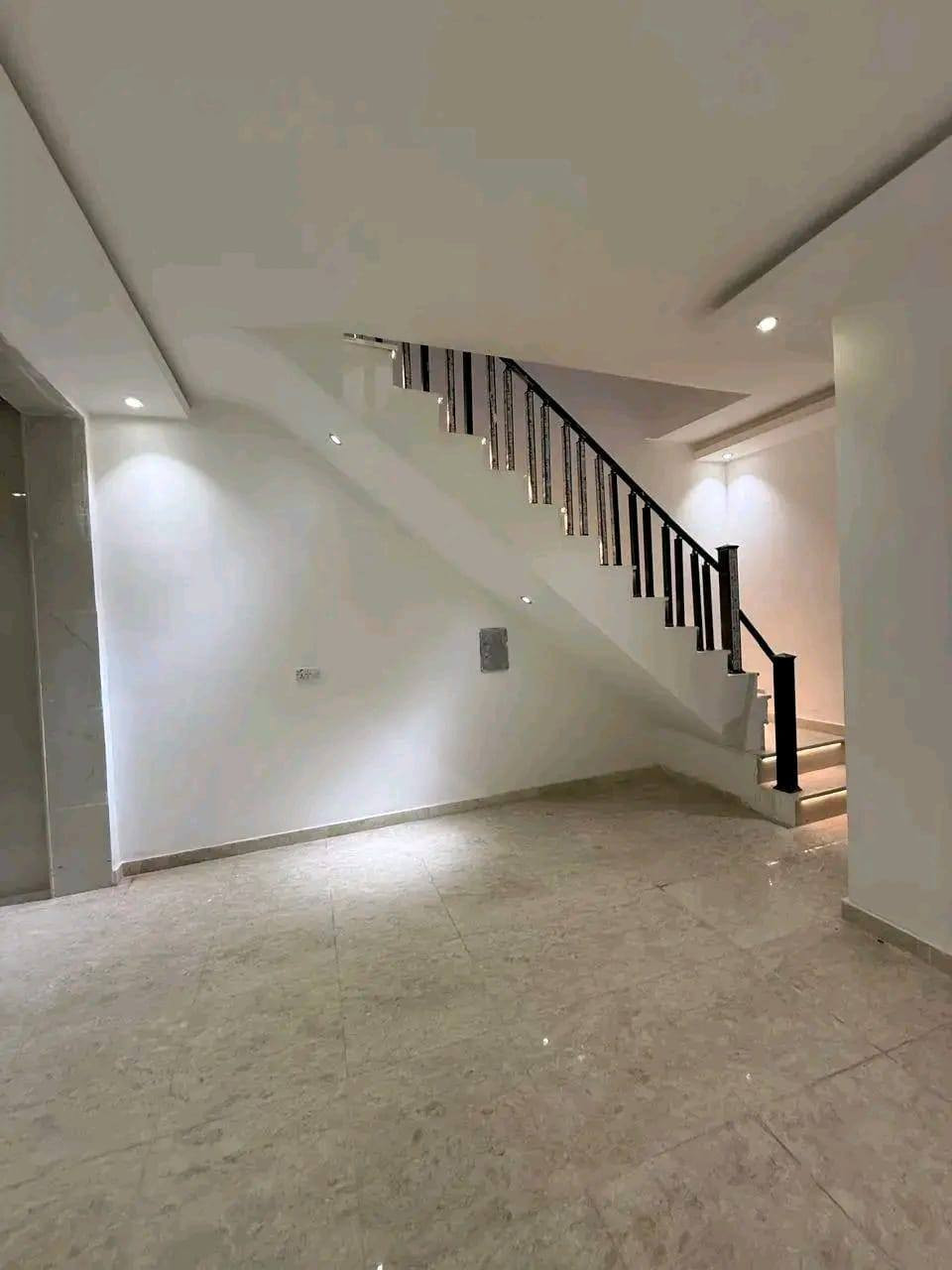 السلام عليكم بيت مساحه ١٠٠ متر طابو ملك صرف بناء درجه اولى سنه ٢٥ غير مسكون زيرو عنوان شارع ابو طياره مقابيل جامعه الفارابي
***********
