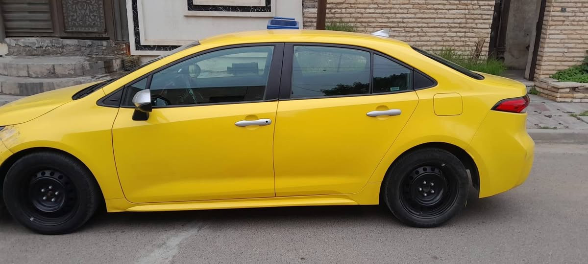 كورلا موديل 2023 امريكي
 تكسي رقم بغداد ب133 وبيها مجال 
 حادثها( واكعة شجرة على القمارة والبنيد وطخات 
رقم الشاصي وصور الحادث بالنشر)
مبدل بيها عكال القمارة والبنيد مال تفصيخ
ايرباك بردة طاك *
يعني تكم الغود شواصي مكفول 
كير ومكينة على وضع الشركة ماشية 38 الف فقط
السيارة ترقمت ب2024 رقم جديد لل2029 
مكينة 2000 .. تخم تاير جديد 
مواصفات عادية شاشة وتحكم استيرن كاعيات حوضية 
مكانها بغداد حي الجامعة ***********
*********** بغداد, العراق
