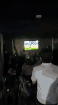 كوفي للبيع بغداد حي العامل 
الكوفي شغال وخير من الله بس مستعجل علي لين عندي علاج خارج العراق 
اذا تريد تعرف اكثر راسلني خاص او واتساب ***********
