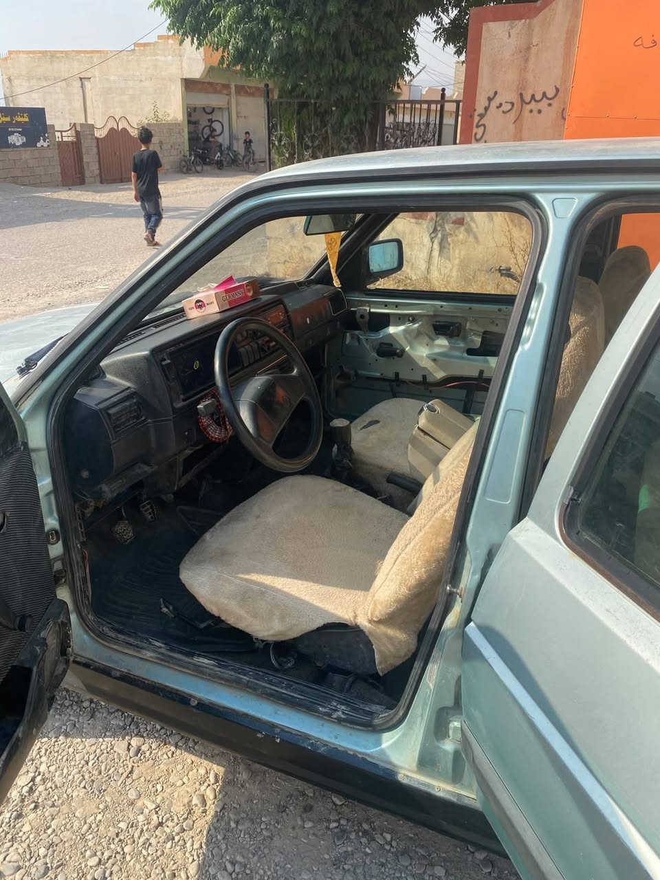 بابەت ڕیکلام 
***********
گۆڵف 
مەکینەی جیتا
مەکینەی یەک تۆز بوخاری هەیە
6گێڕ
ئاڕمی پلاستیکی سلێمانی
سەنەوی 
4تایەی تازە
دەعم و لێدراوی نیە
ماڵی دۆستە
کارەبای هەموی ئیش ئەکات
گەرمی ئیش ئەکات
*********** السليمانية, العراق
