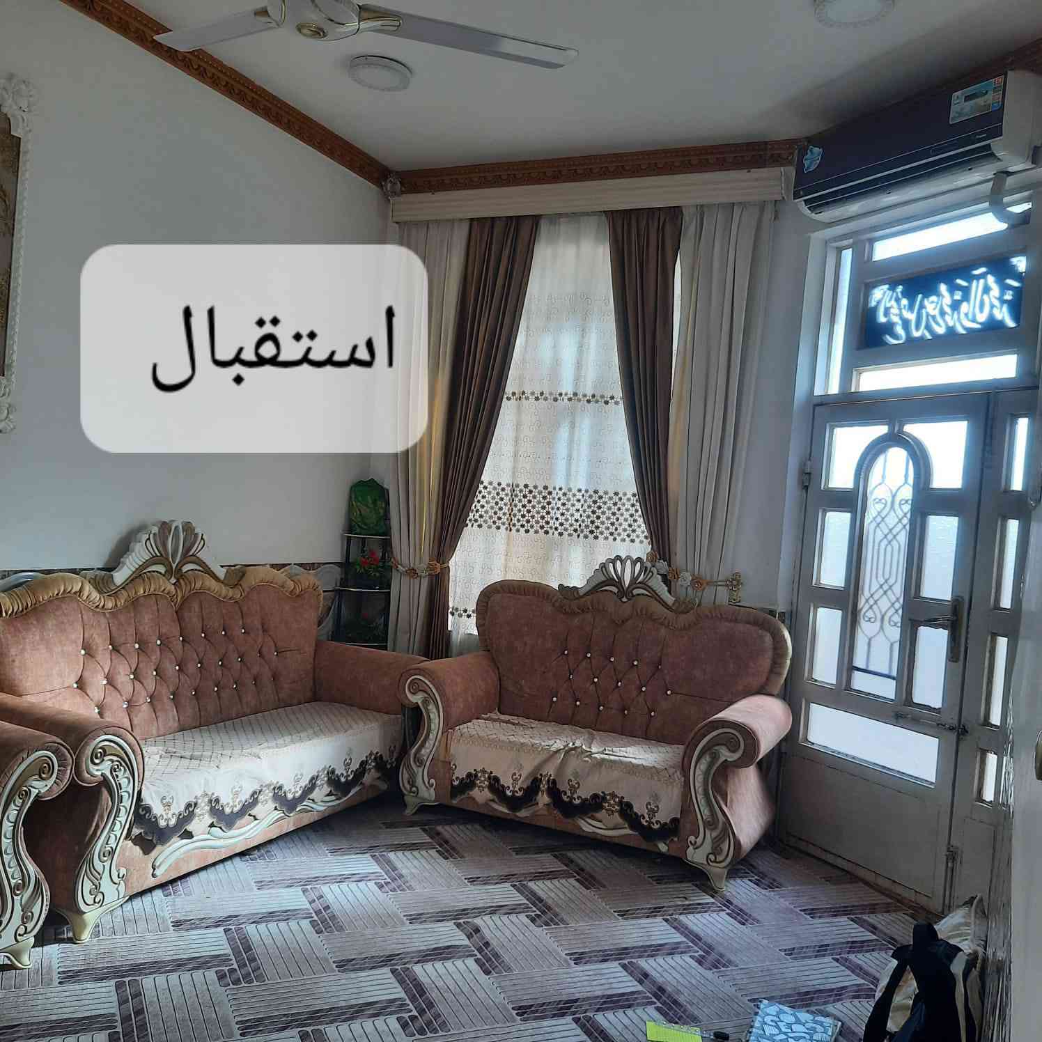 دار للبيع المساحة 100 متر 
العنوان في حي الفنانين مقابل الساحة 
الدار يحتوي على استقبال وصالة ومطبخ وغرفه واحده 
للأستفسار التواصل على رقم الهاتف 
*********** عمارة, ميسان
