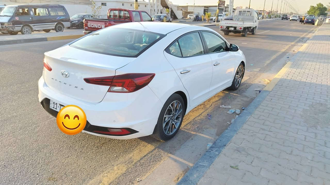 السلام عليكم 

النترا خليجي ١٩ بيها بارد بكصة البنيد ودوسه صبغ

فول مواصفات 

بصمه 

حساسات خلفي + امامي 

فتحه 

مري شفط +اشاره 

شاشه حجم جبير

جنطه كهربائي تفتح عند الاقتراب 

 

رقم بغداد انكليزي + مشروع وطني 

ب اسمي السياره مداور ثاني يوم 

جاهزه السياره لاخر حبايه 

رقم الهاتف ***********
مكاني بغداد  ابو غريب

