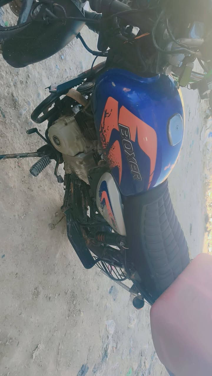 سلام عليكم درجه بوكسر موديل 2019 وراق كامله تكدر ترقم ثاني يوم درجه باسمي  درجه تاير اماي خلفي جديد بريكات امامي خليفي جديد لايتات زنون جديد لايتات خارجي جديد يدات جدد كهربايات شغاله كليتهن ماكو شي ما يشتغل بيه الله شاهد هذني غراض كلهن بارحه شديتهن بس درجه كايمه تبخير غليل سعر 950 و بيه  مجال مكان نهروان دخل خاص وبيك خير وتدلل رقم وتساب اتصال همات ‏‪***********‬‏
